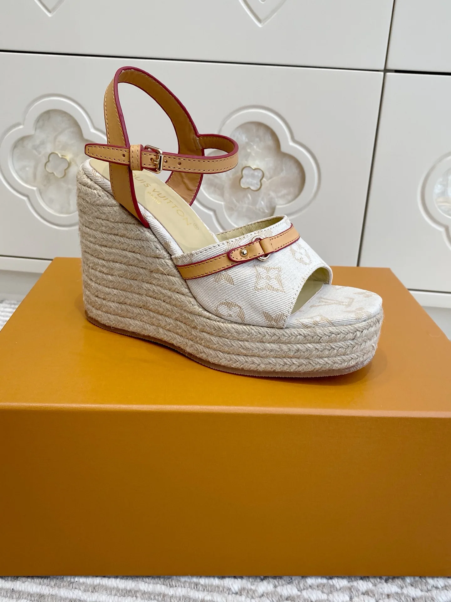 Босоножки Женские Louis Vuitton 12779855