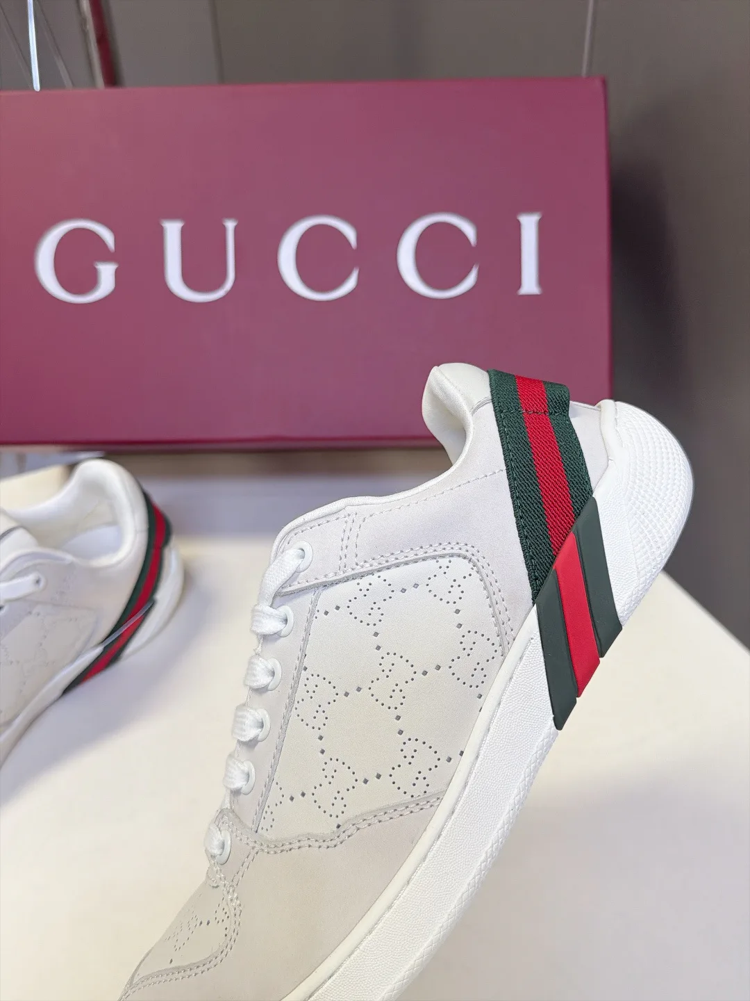 Кроссовки Женские Gucci 18005183