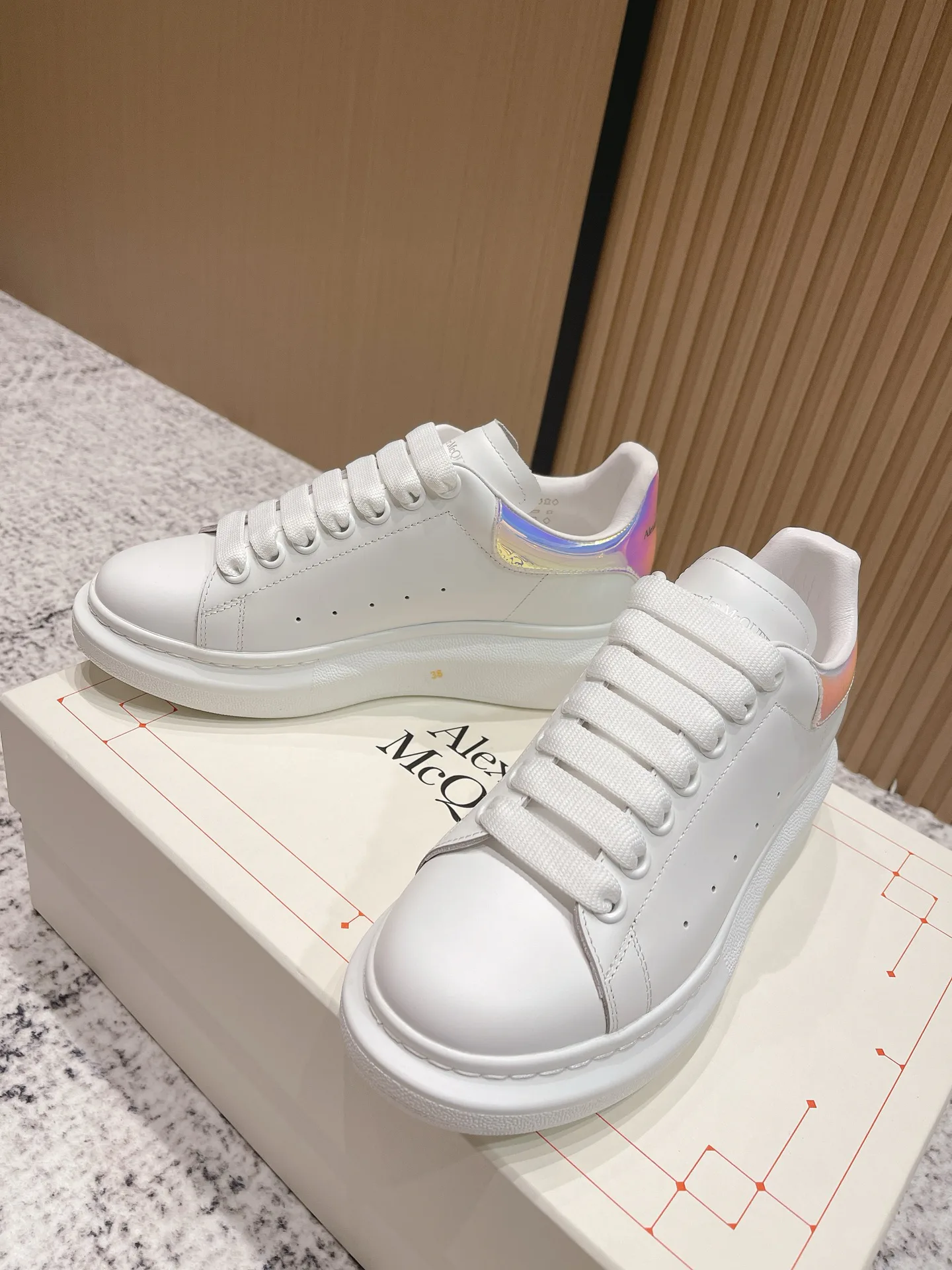 Кроссовки Женские Alexander Mcqueen 9464443
