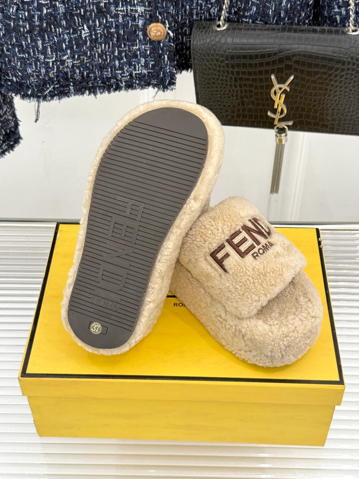 Тапочки Женские Fendi 18154669