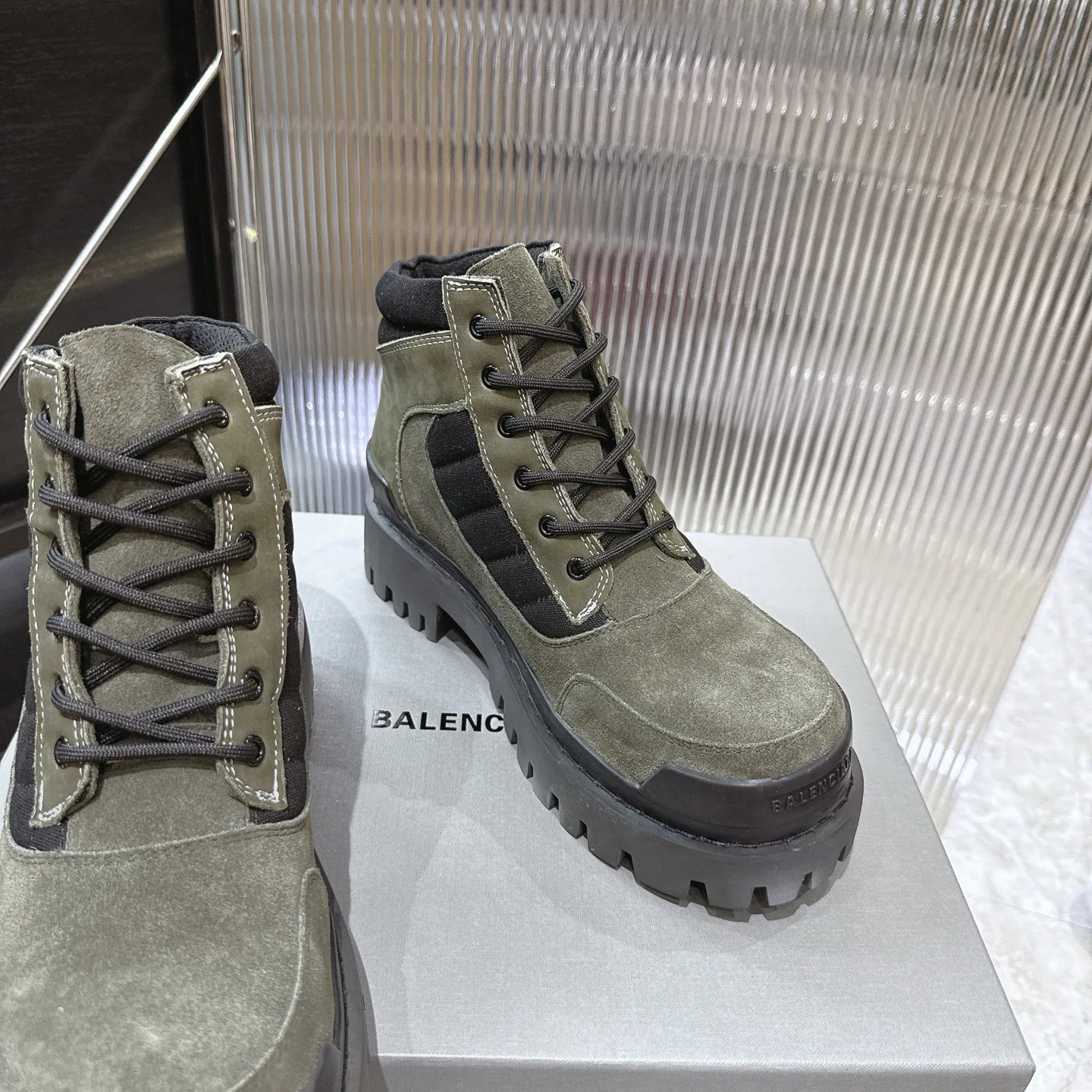 Ботинки Мужские Balenciaga 18598043
