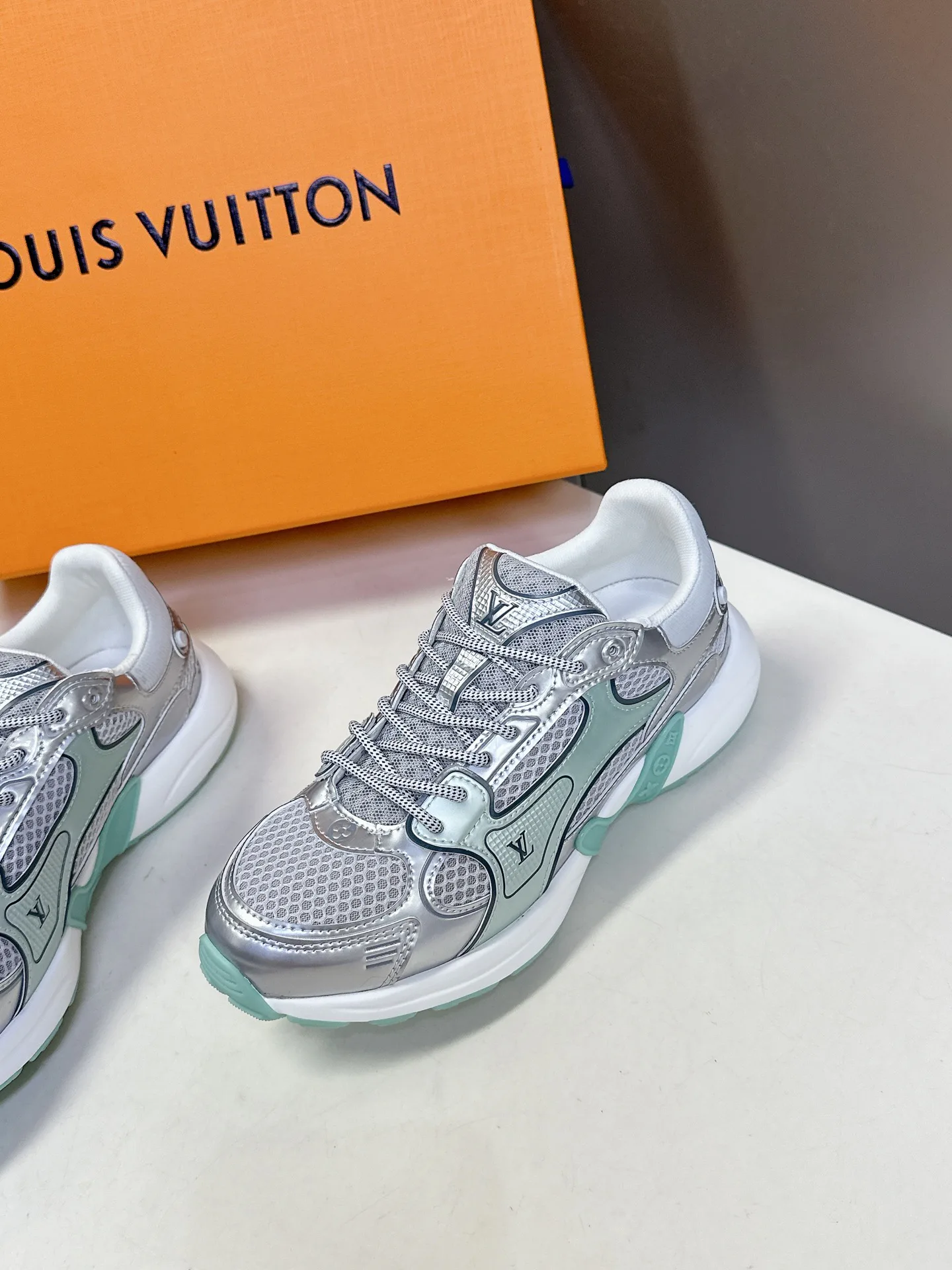 Кроссовки Женские Louis Vuitton 11152713