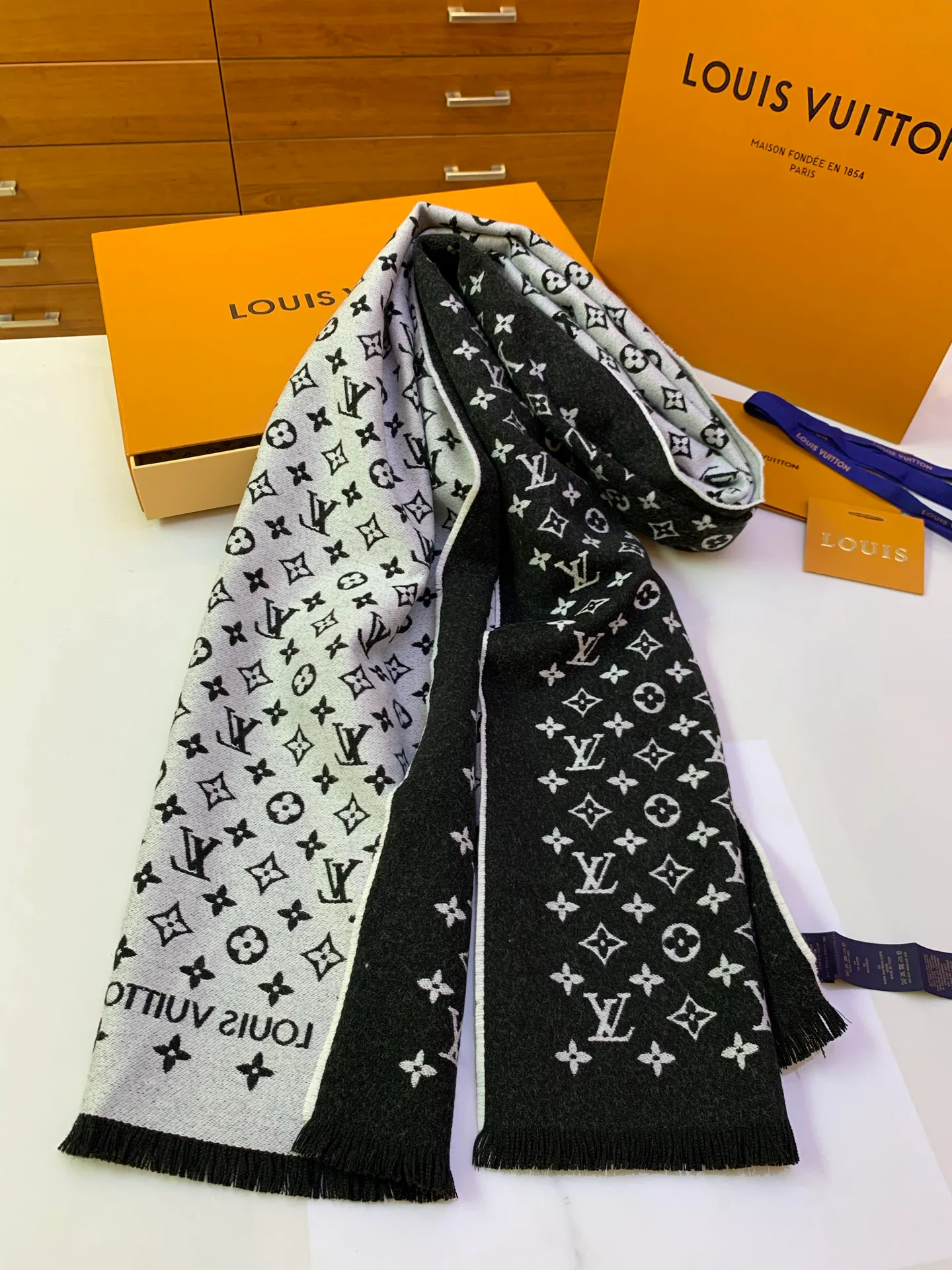 Шарфы Louis Vuitton 18535869