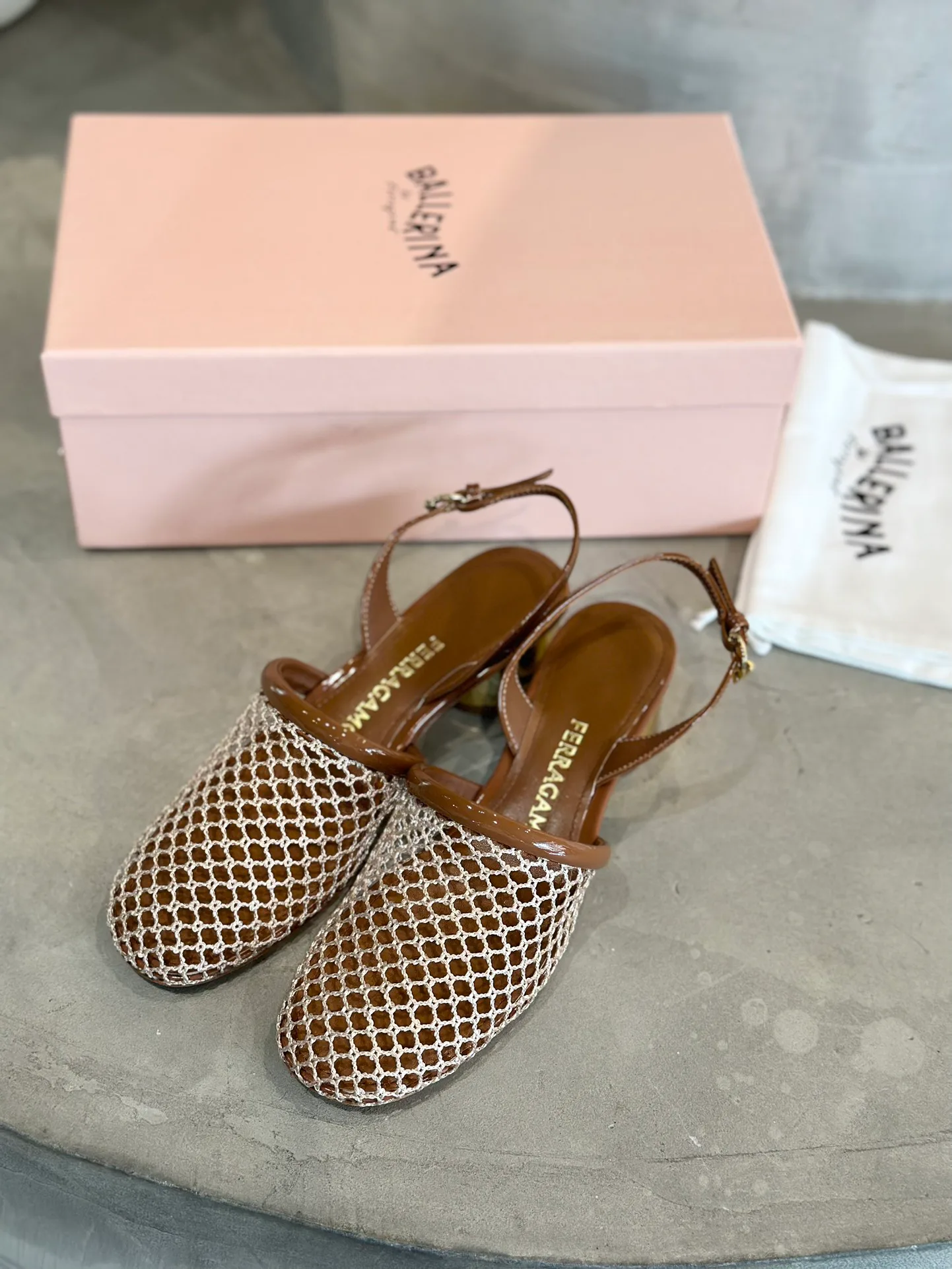 Босоножки Женские Salvatore Ferragamo 17642594