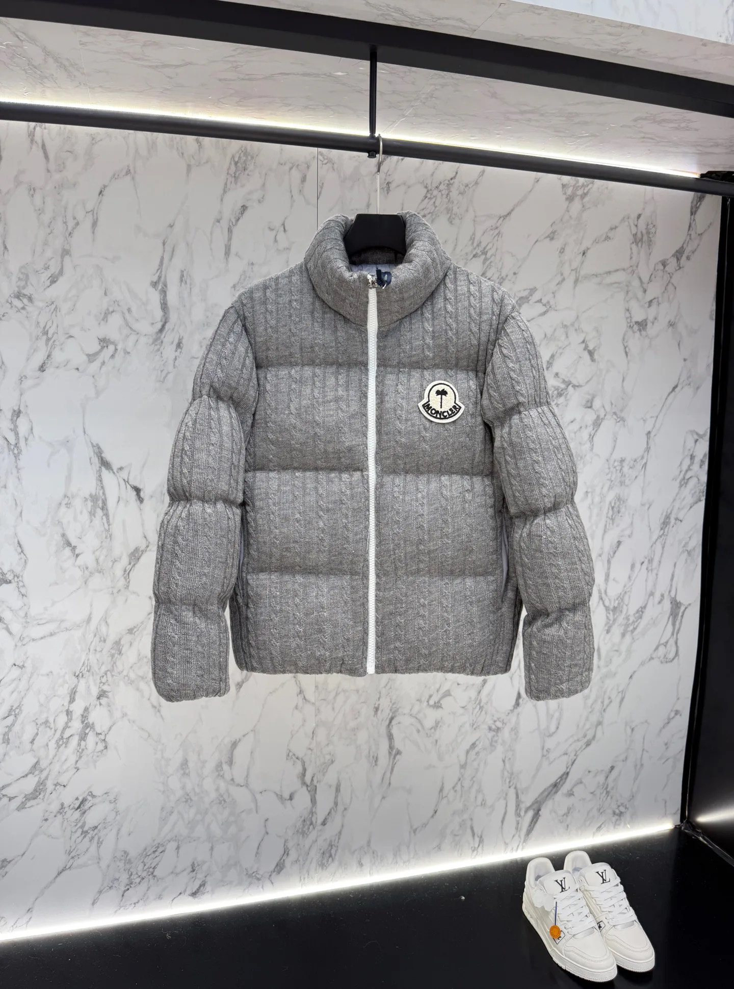 Куртки И Пуховики Мужские Moncler 18188650