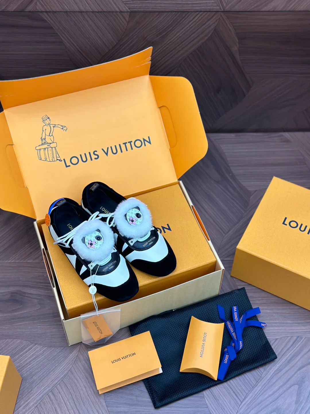 Кроссовки Женские Louis Vuitton 19480018