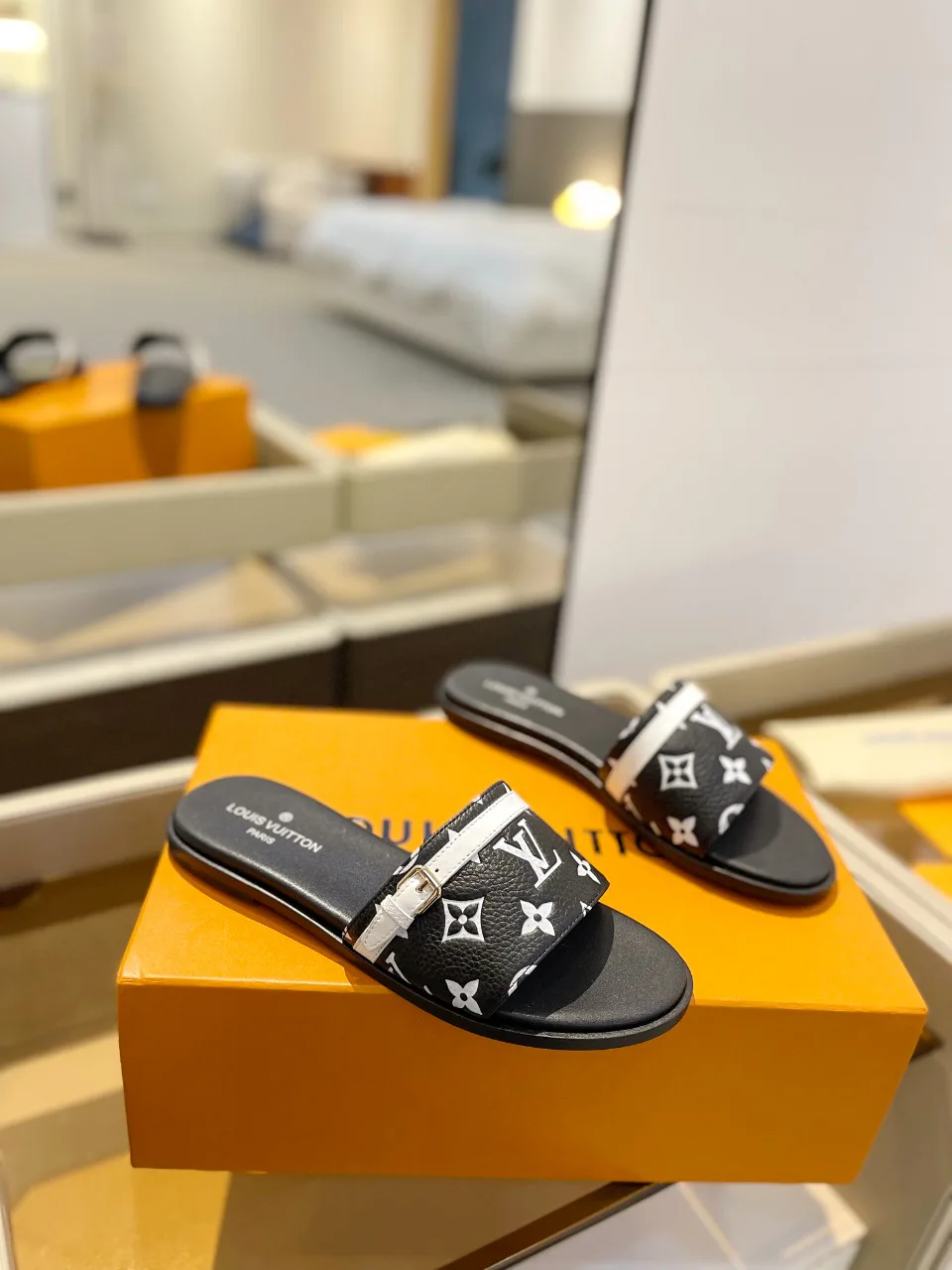 Сандалии Женские Louis Vuitton 9623574