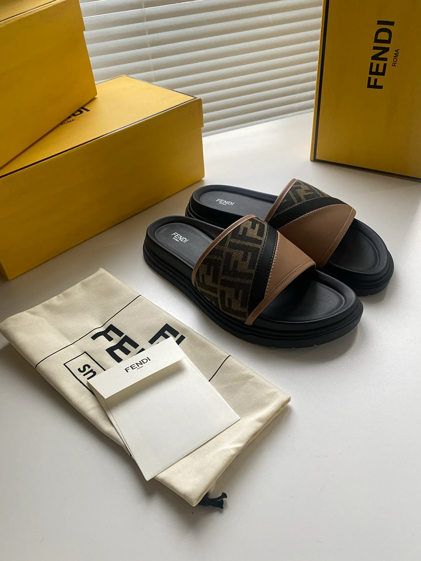 Шлепанцы Мужские Fendi 21140