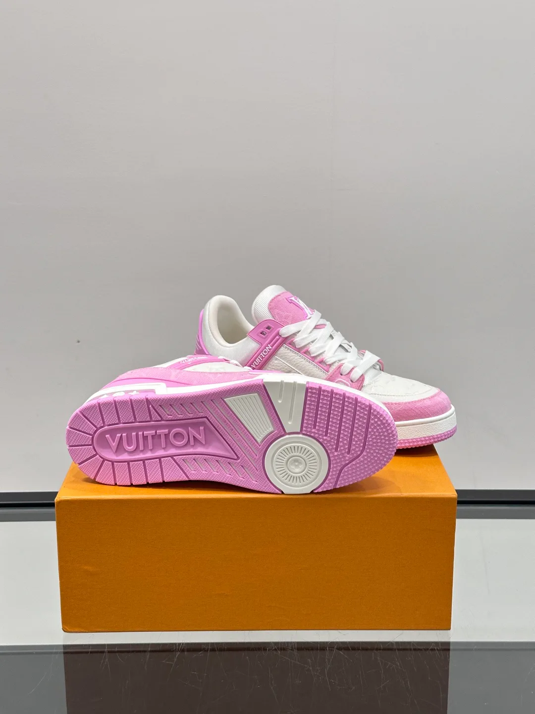 Кроссовки Женские Louis Vuitton 11602217