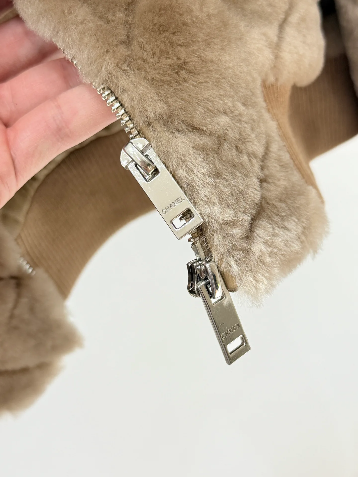 Куртки И Пуховики Женские Chanel 19364386
