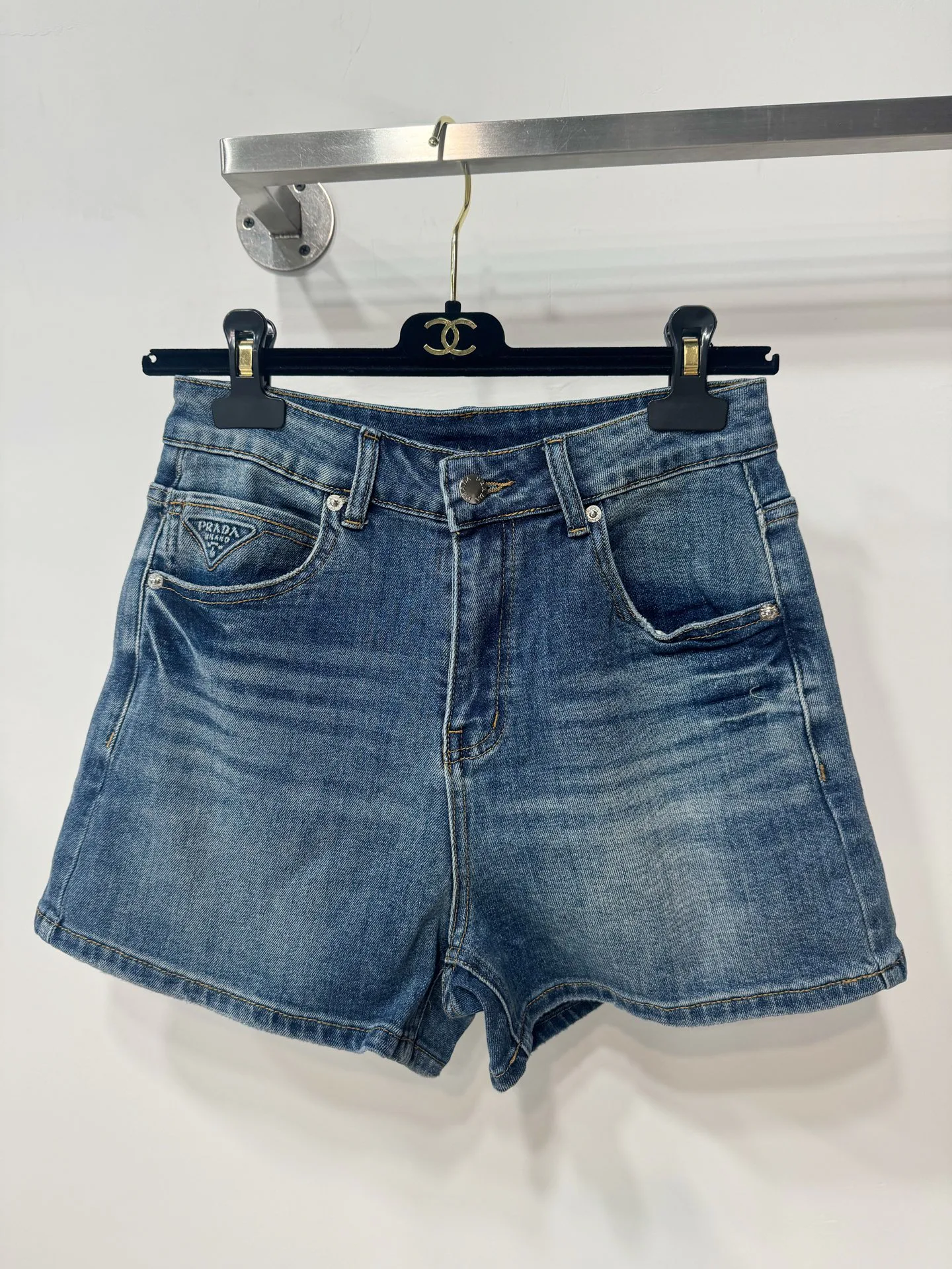 Шорты Женские Prada 11168720