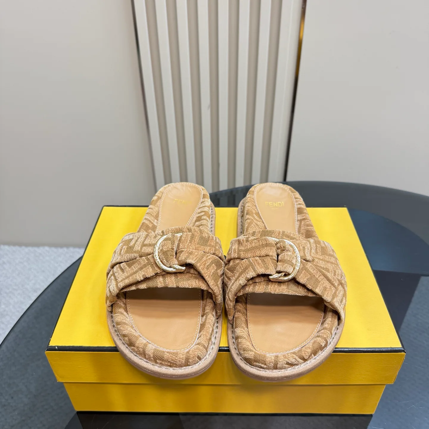 Шлепанцы Женские Fendi 23409