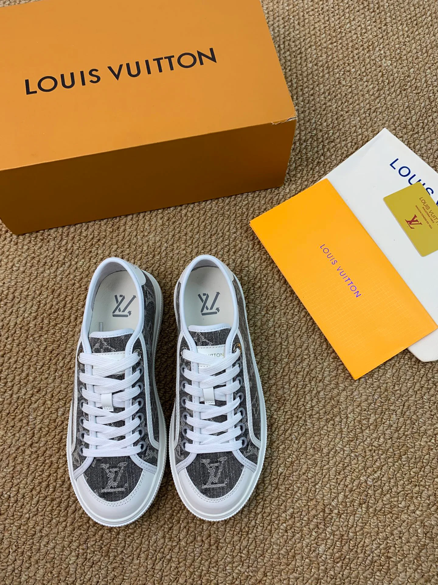 Кроссовки Женские Louis Vuitton 17545204