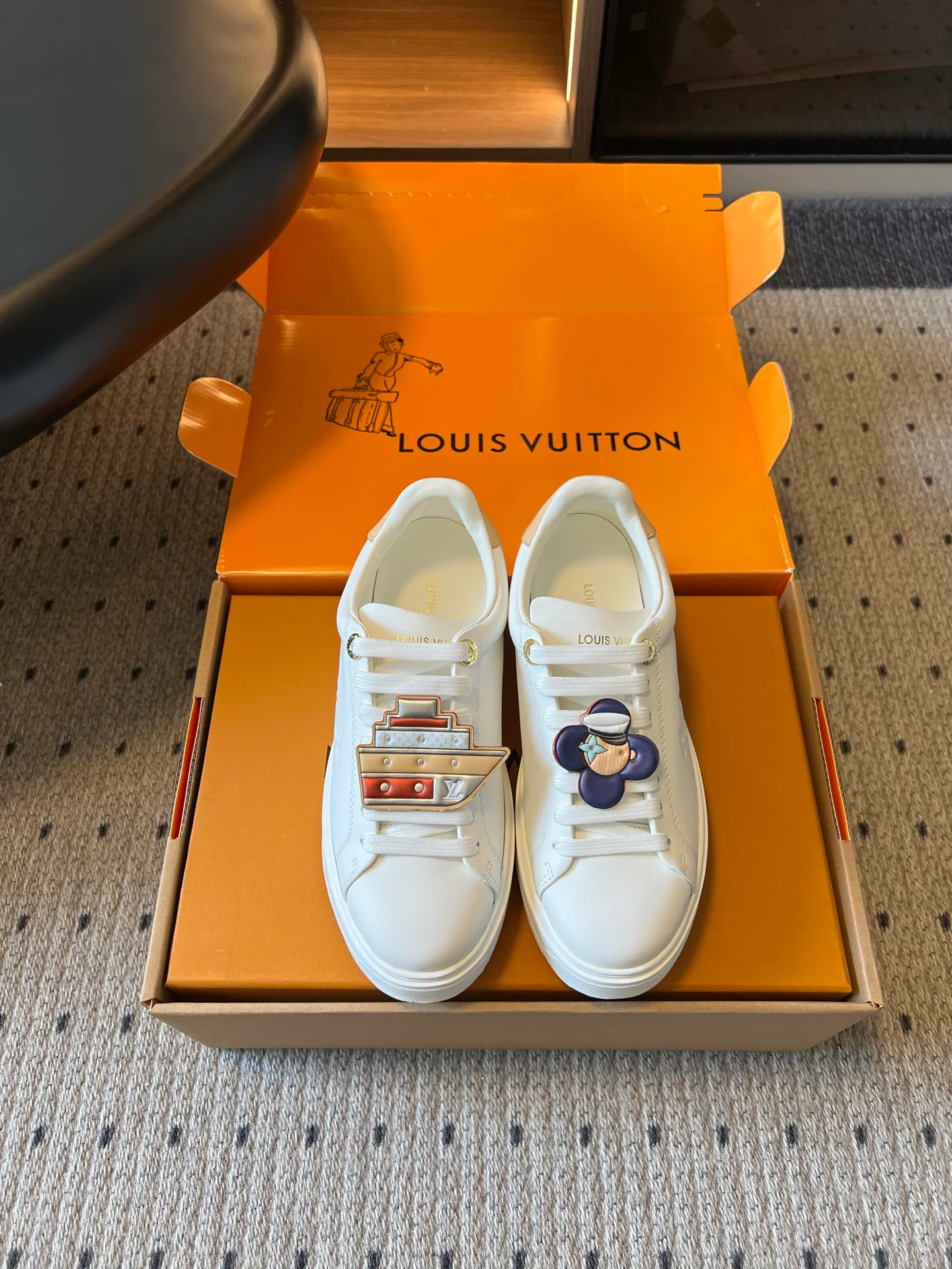 Кроссовки Женские Louis Vuitton 18457652