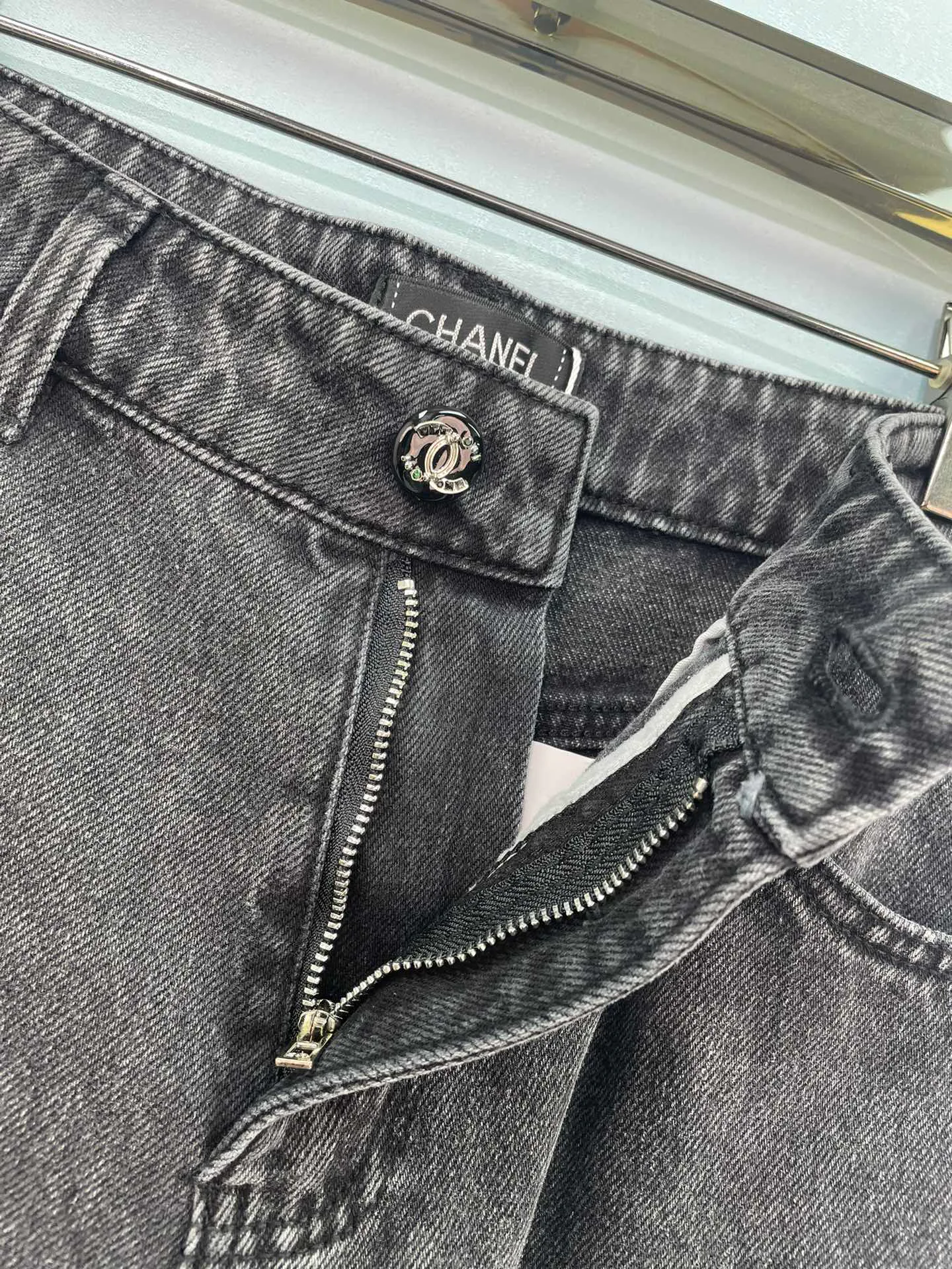 Джинсы Женские Chanel 17424284