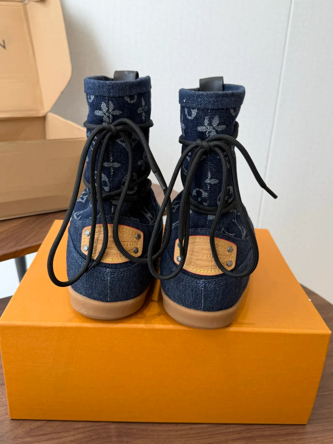 Угги Женские Louis Vuitton 18687423