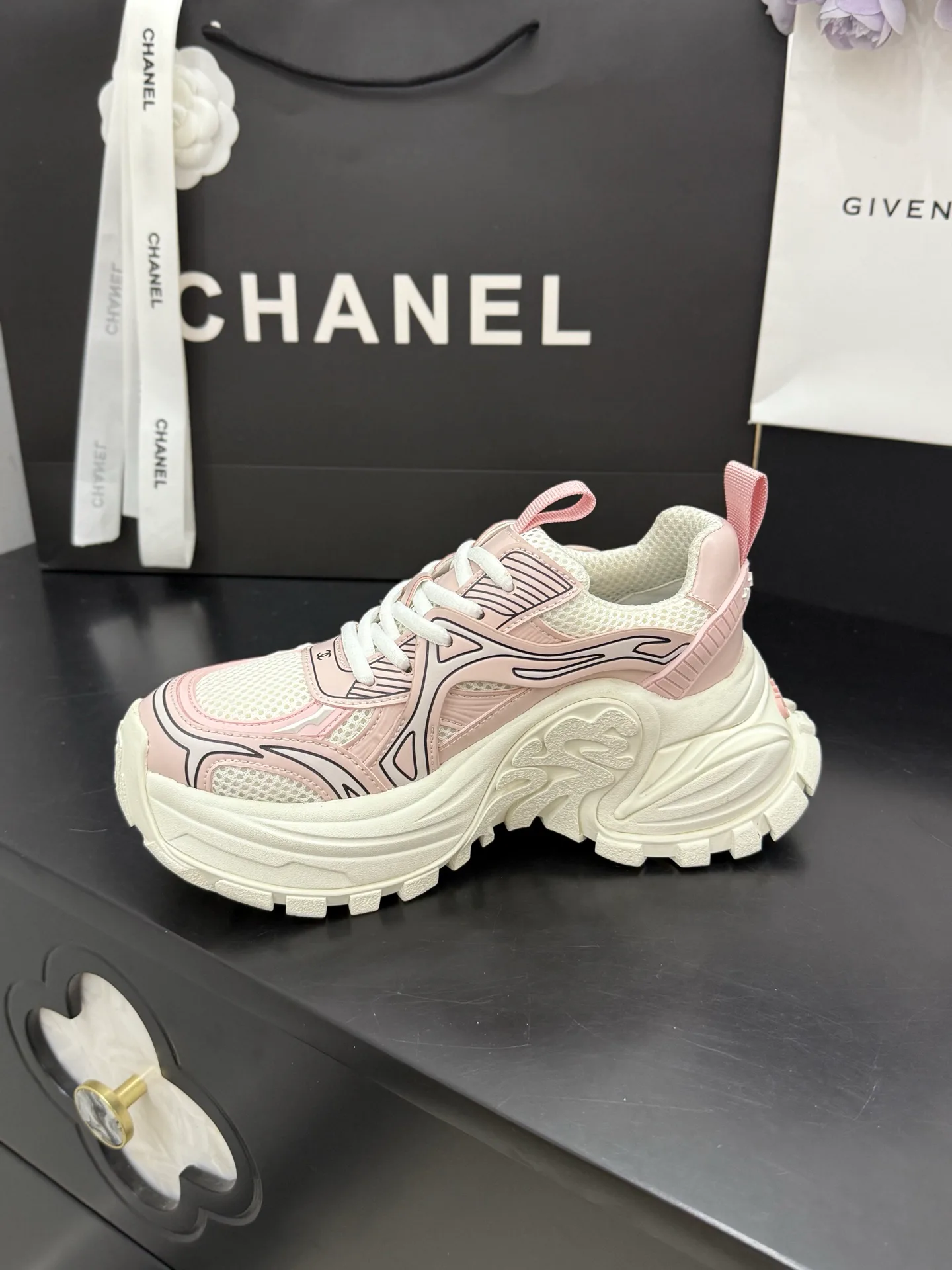 Кроссовки Женские Chanel 10653190