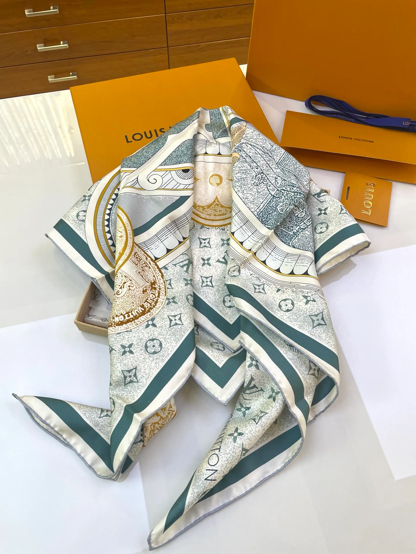 Шарфы Louis Vuitton 899687