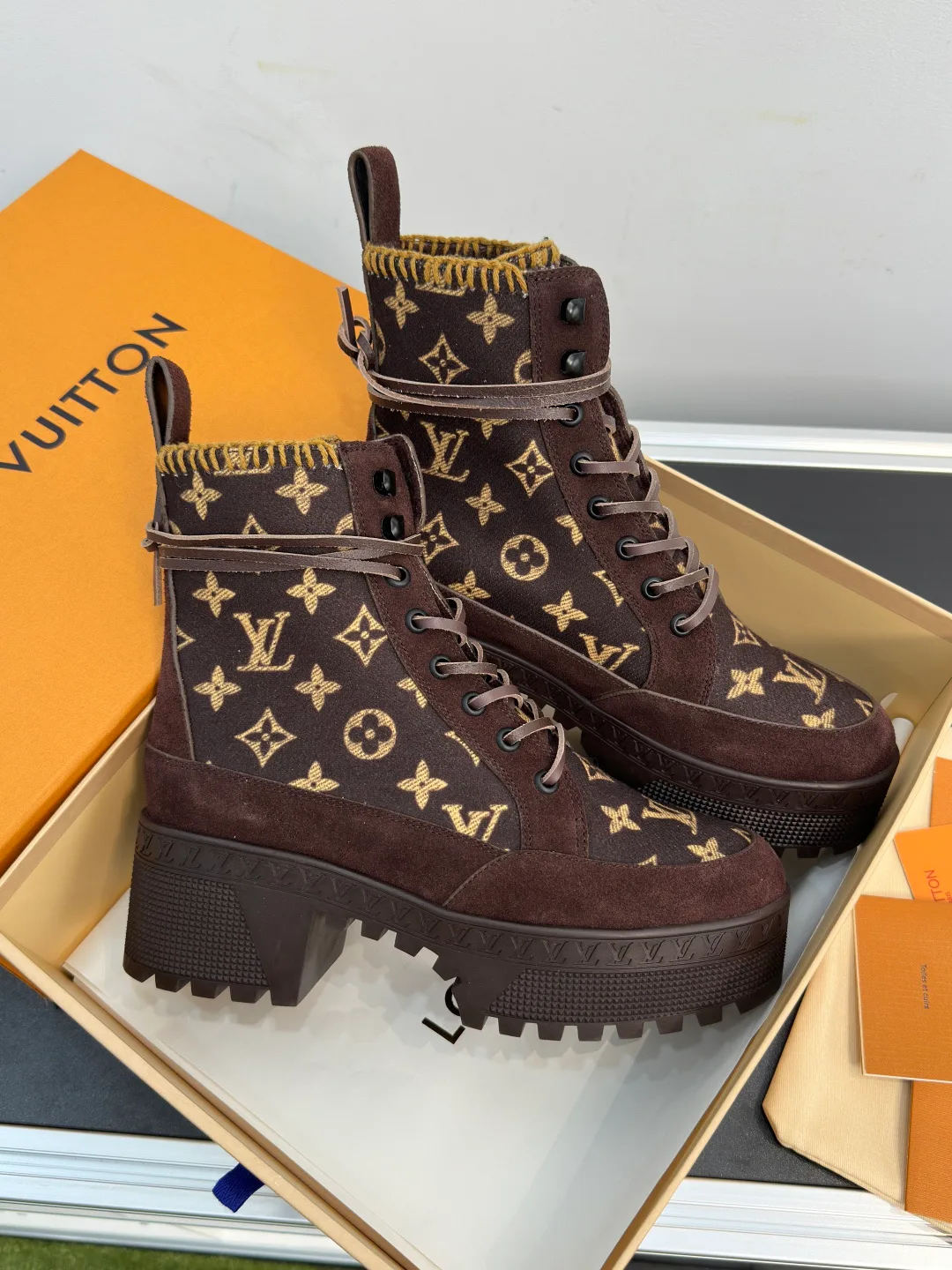 Ботинки Женские Louis Vuitton 18741624