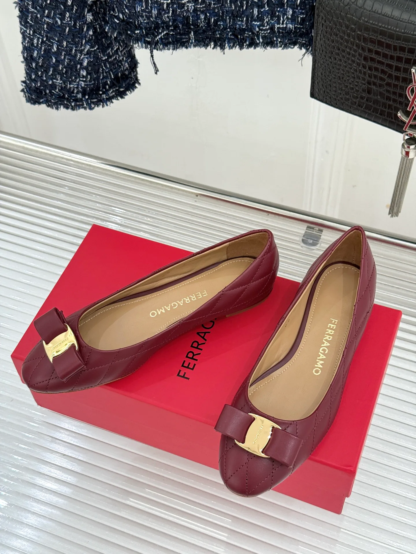 Туфли Женские Salvatore Ferragamo 18737650
