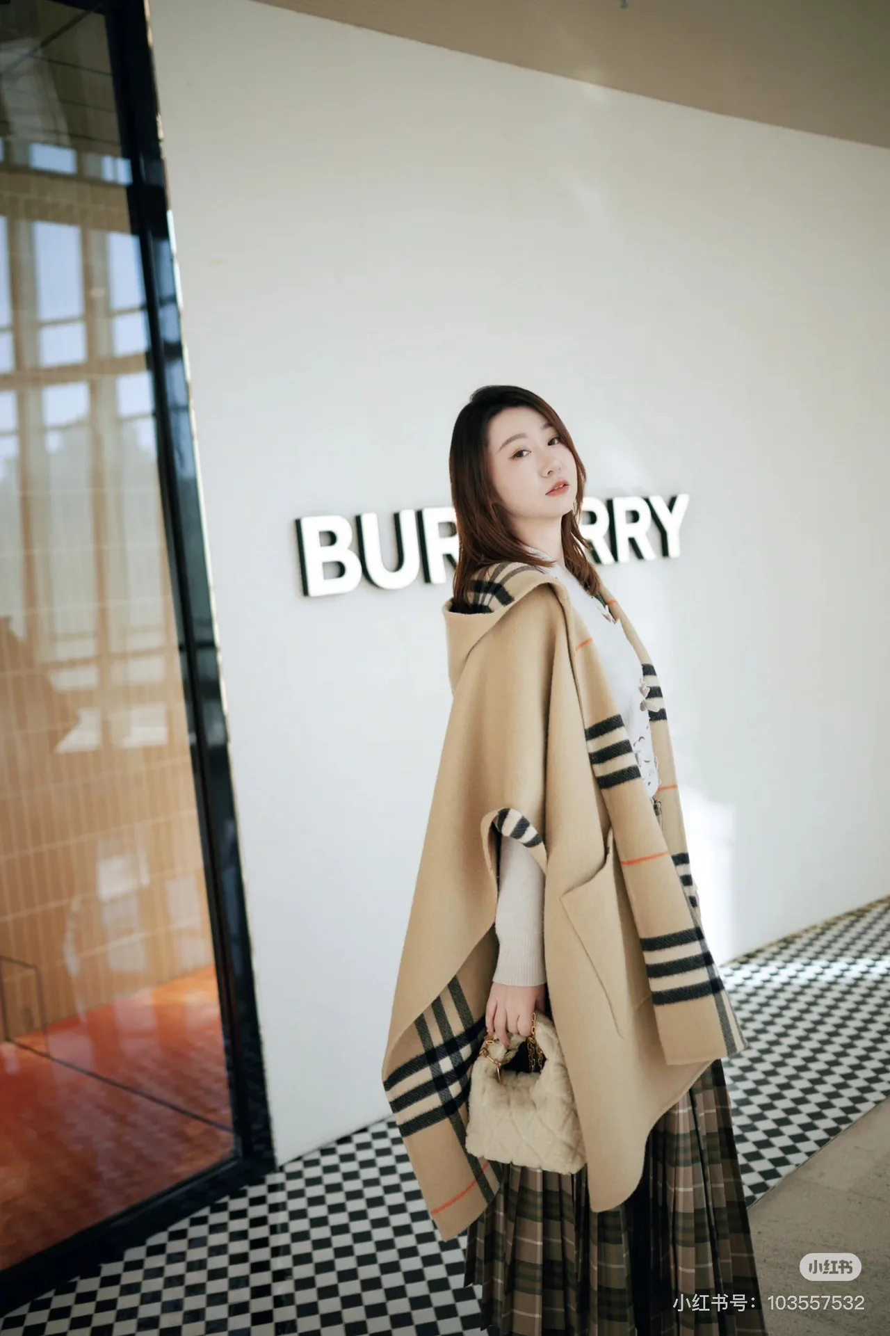 Пальто Женские Burberry 18653156