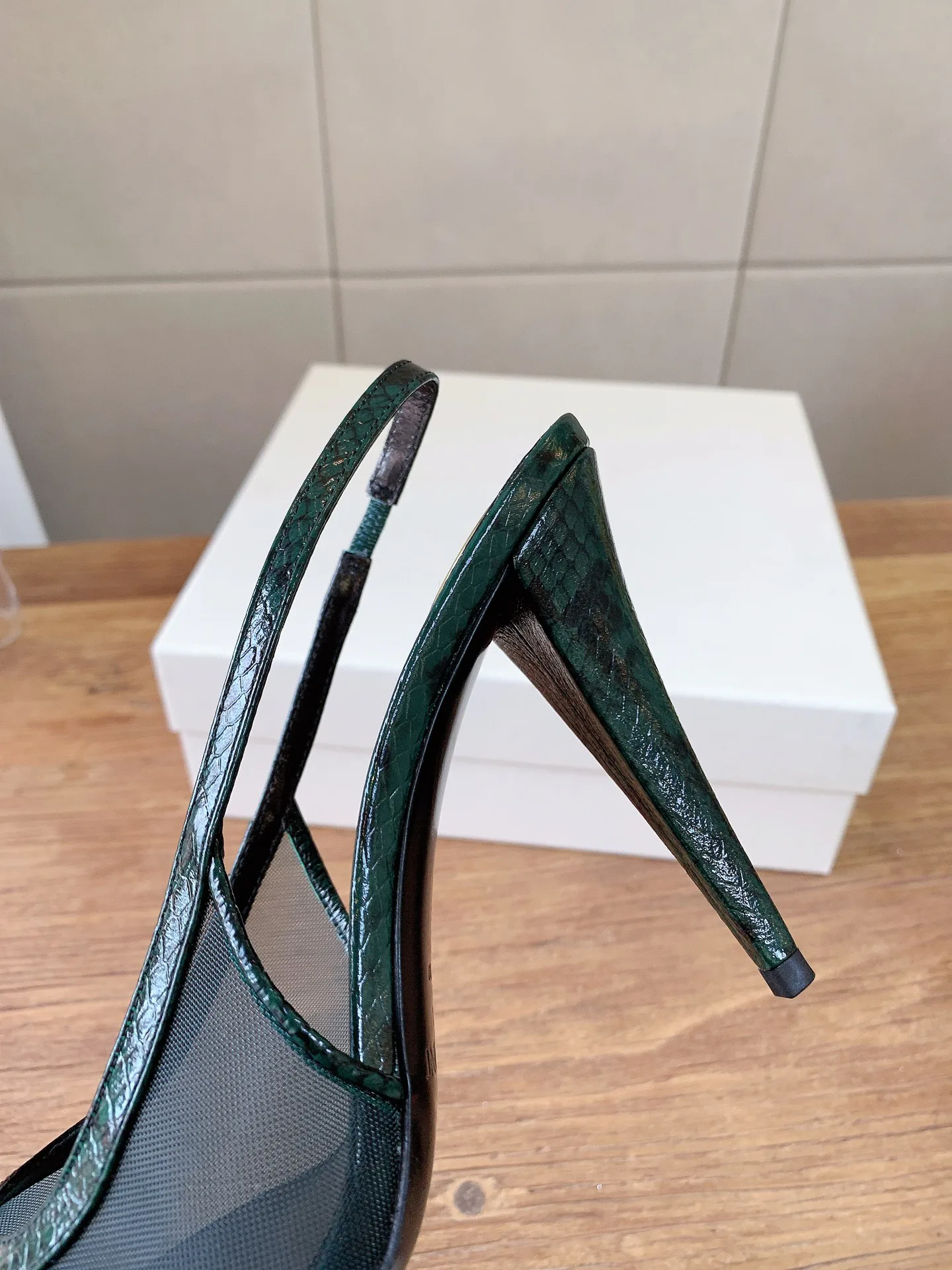 Босоножки Женские Saint Laurent 19082619