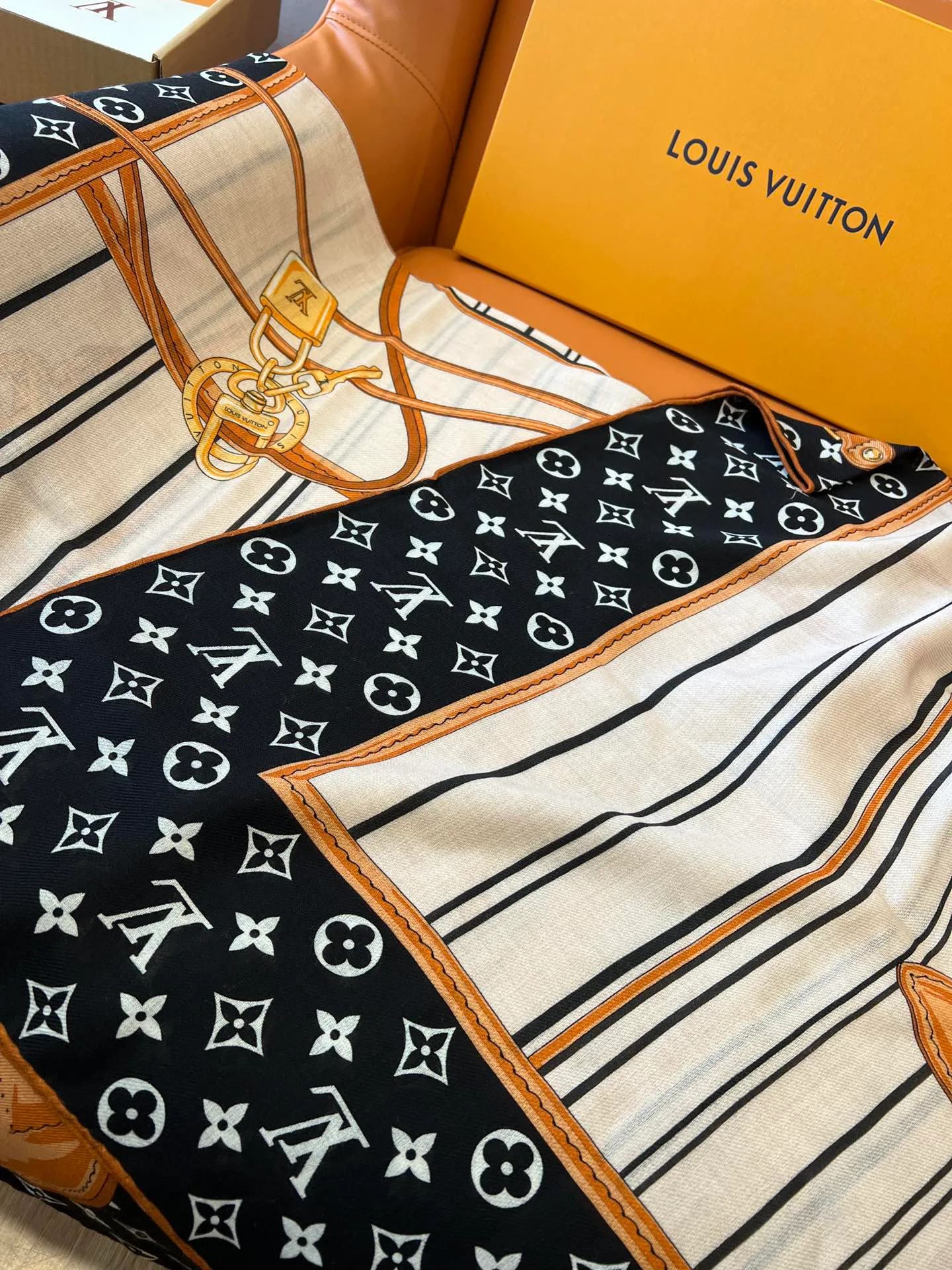 Шарфы Louis Vuitton 401851