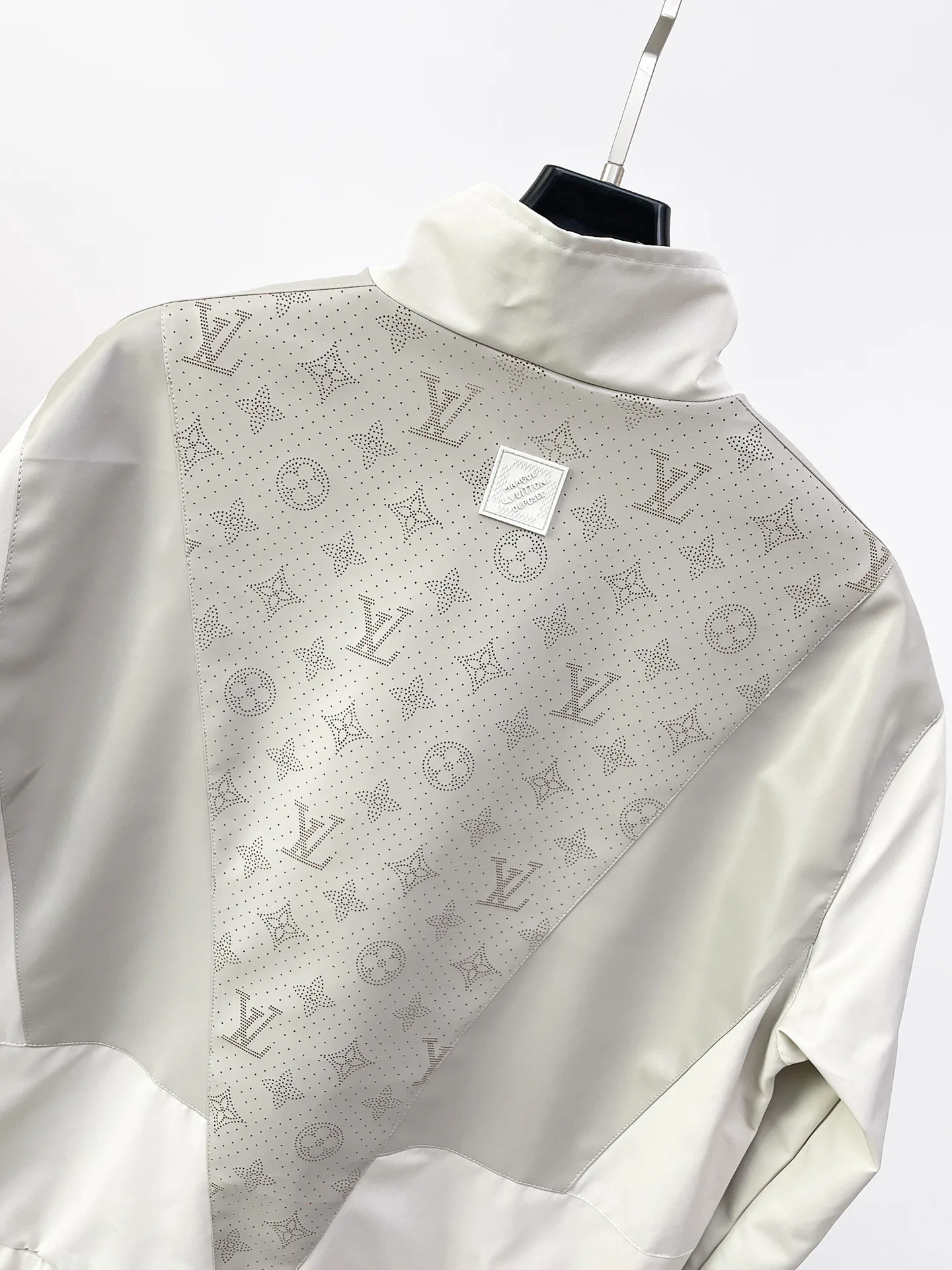 Куртки И Пуховики Женские Louis Vuitton 18614691