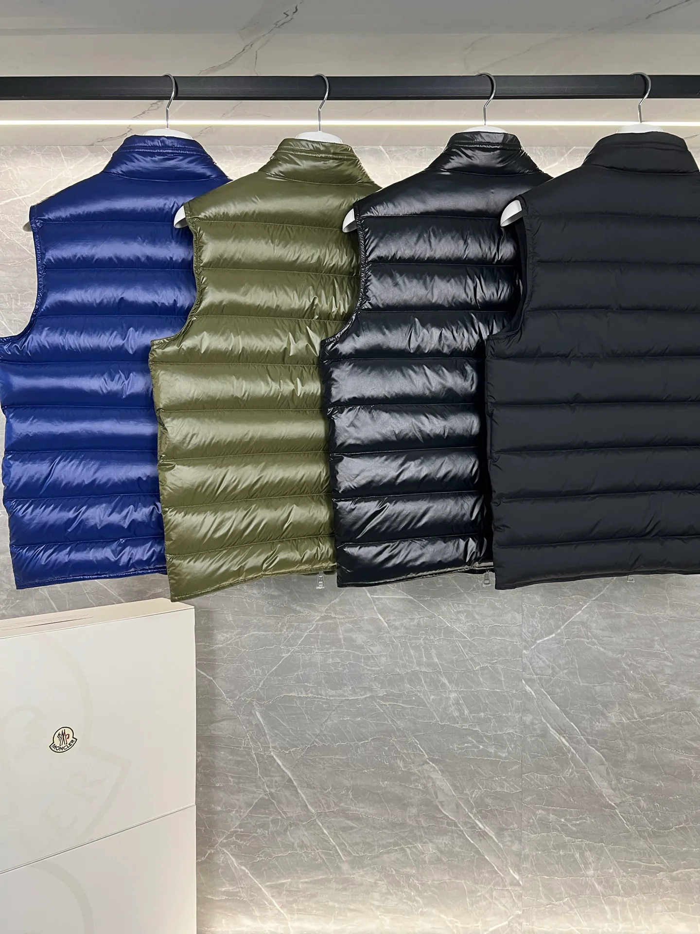 Жилеты Женские Moncler 18111333