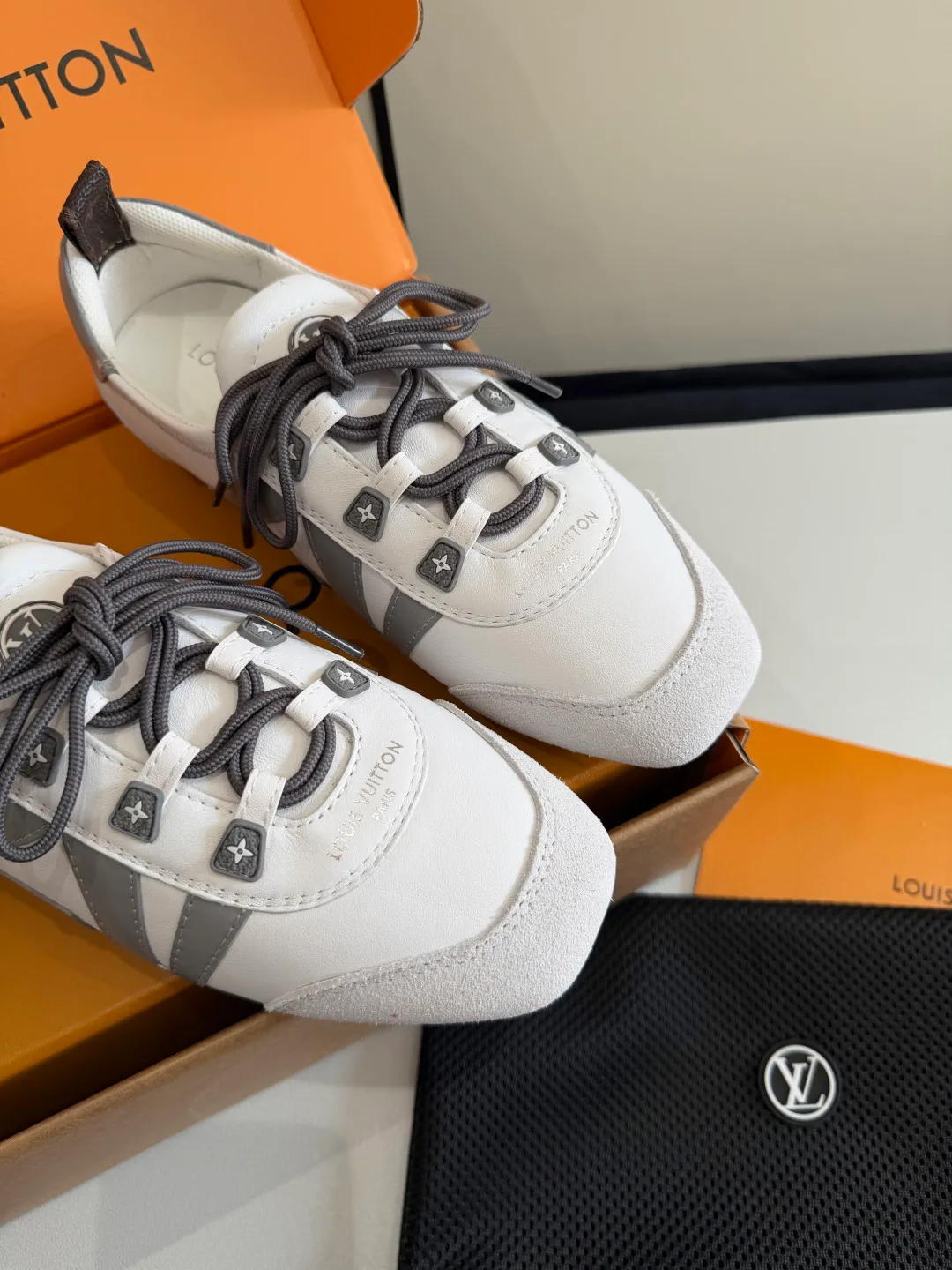 Кроссовки Женские Louis Vuitton 1451001