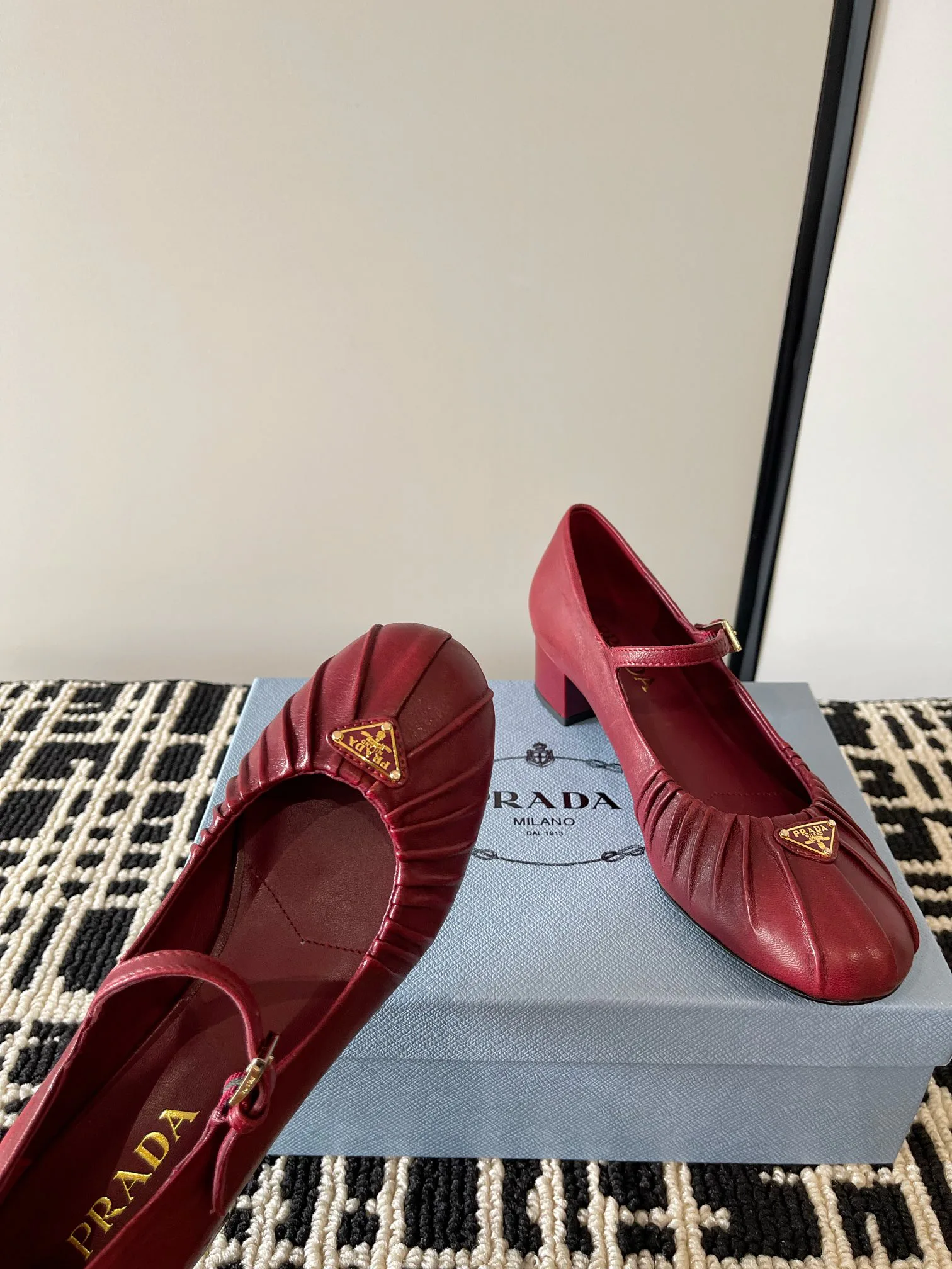 Босоножки Женские Prada 11407429