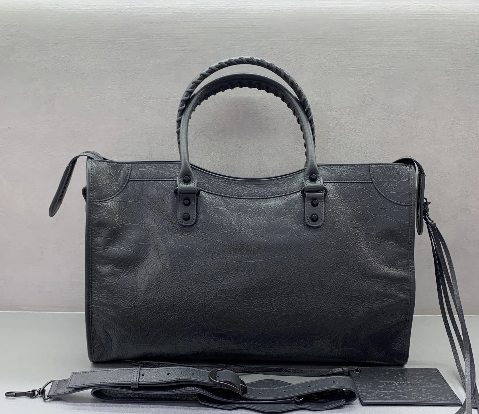 Классические Сумки Женские Balenciaga 18136370