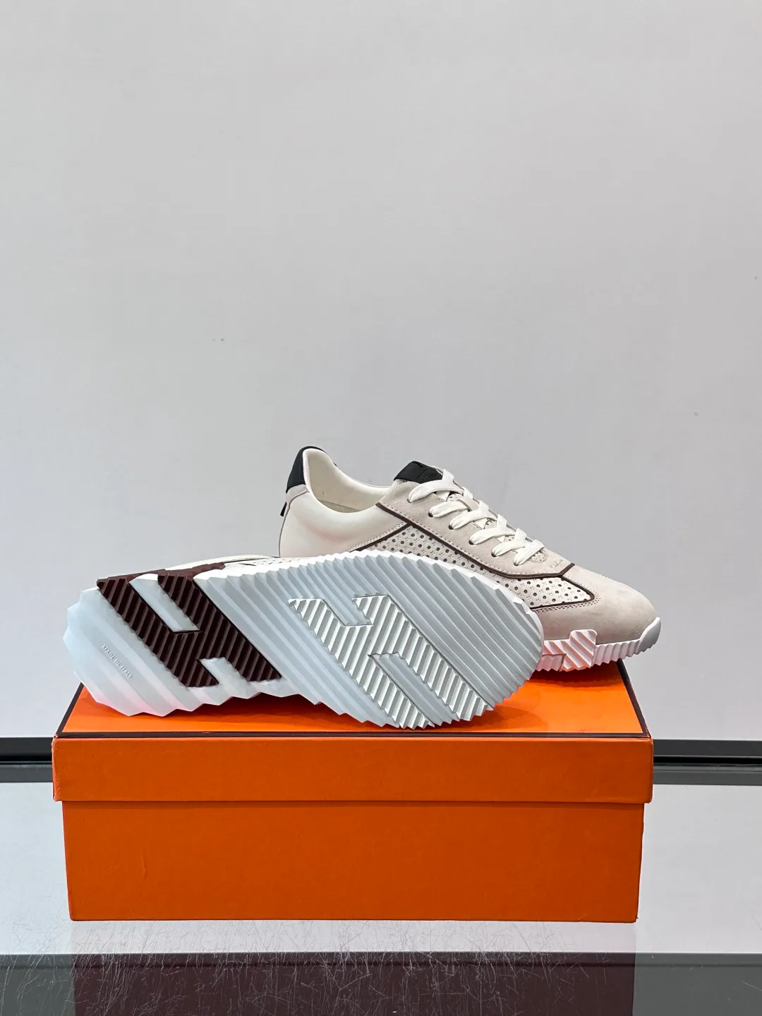 Кроссовки Женские Hermes 18118574