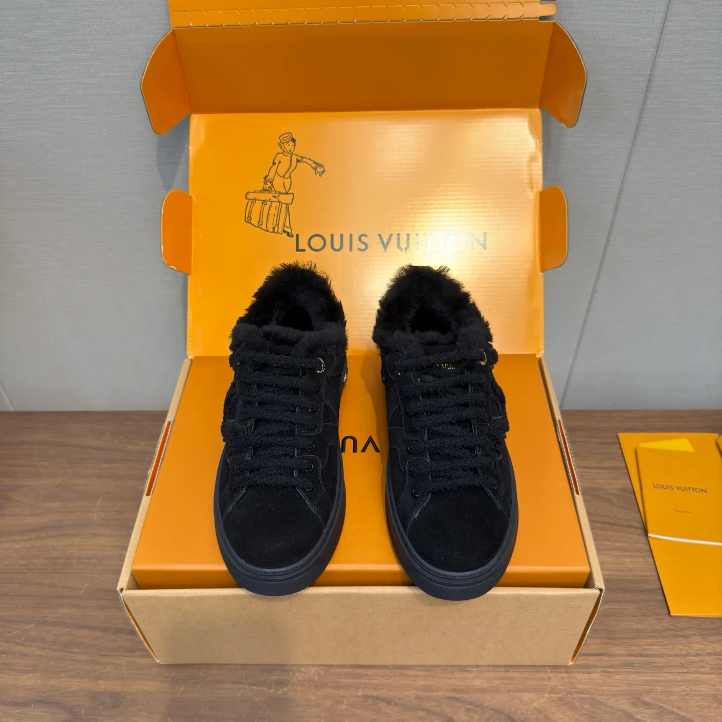 Кроссовки Женские Louis Vuitton 20068631