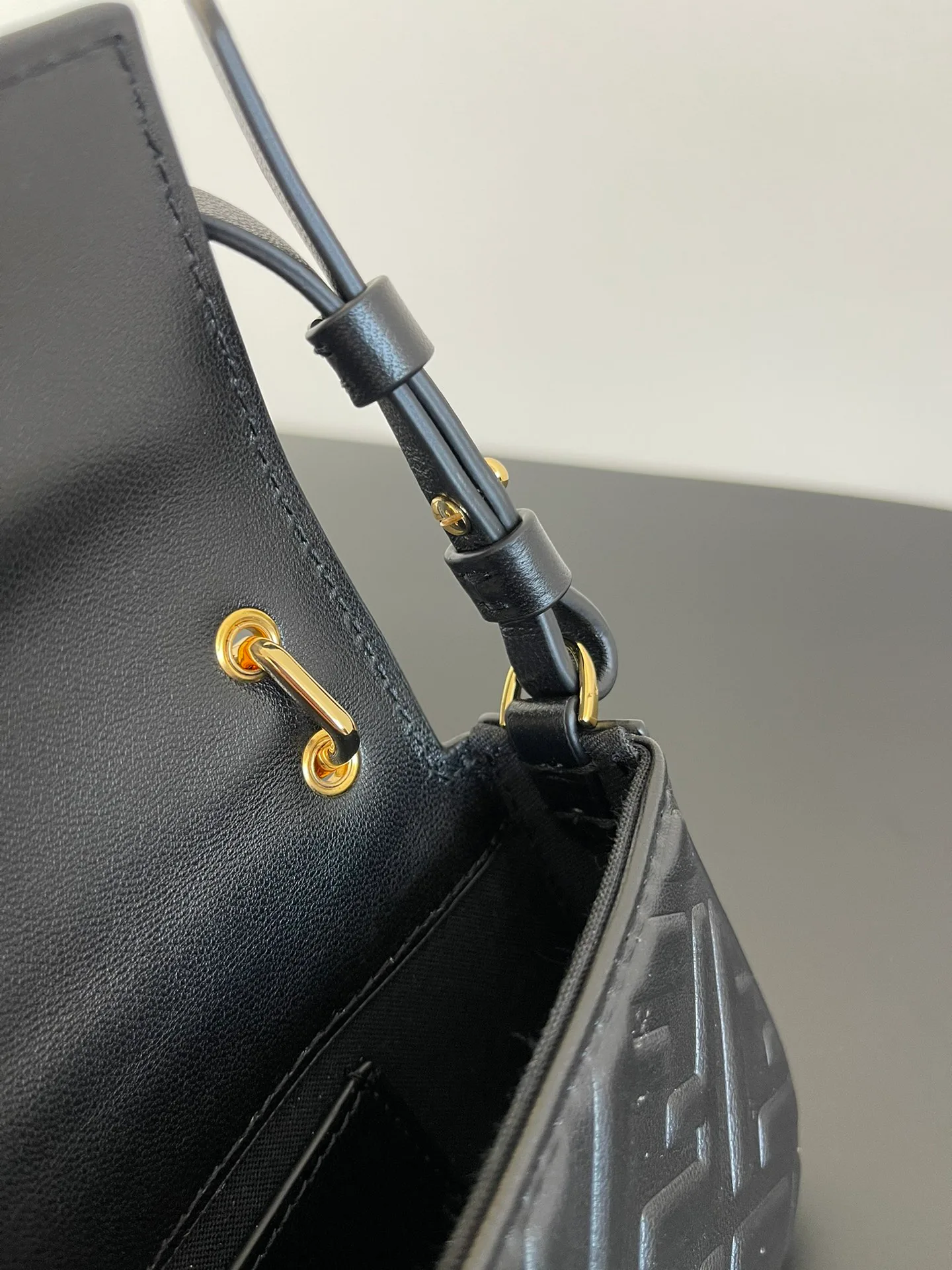 Сумки На Ремне Женские Fendi 13234529