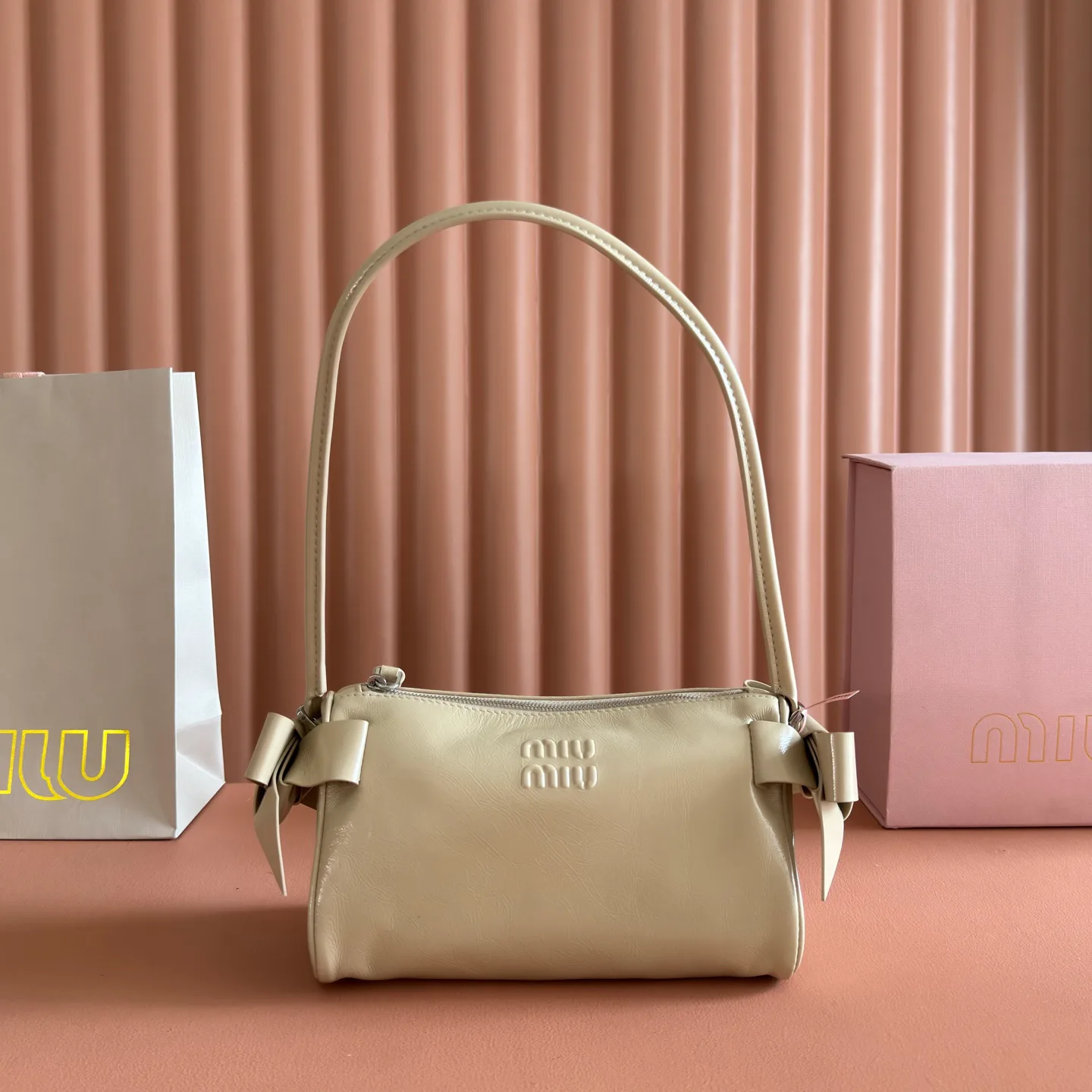 Классические Сумки Женские Miu Miu 18148117
