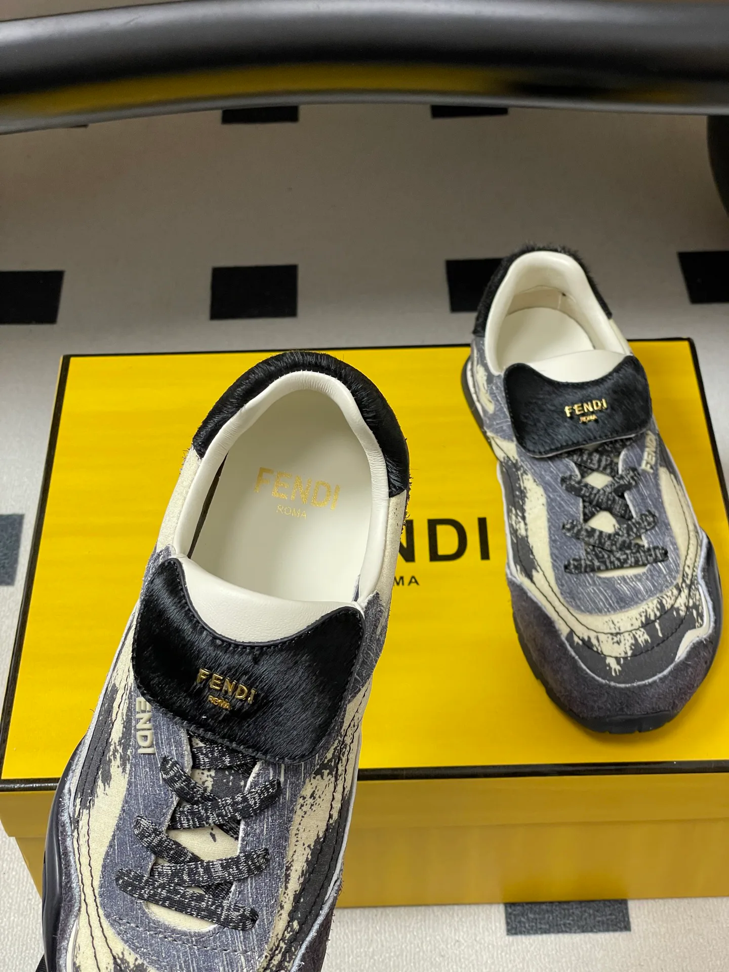 Кроссовки Женские Fendi 289807