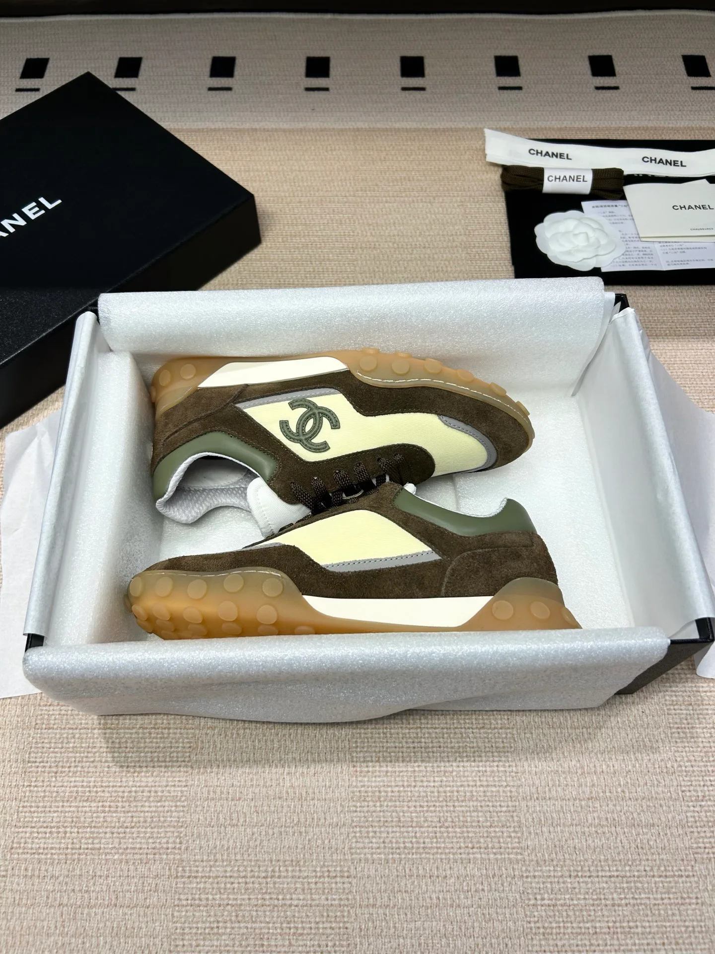 Кроссовки Женские Chanel 11579323