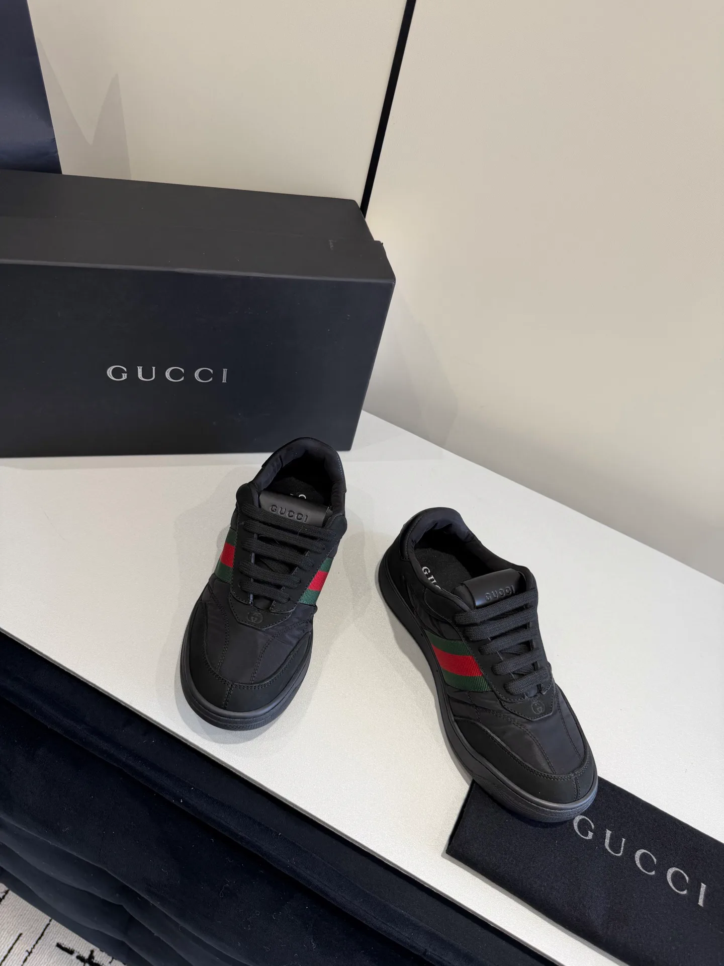 Кроссовки Женские Gucci 18369664