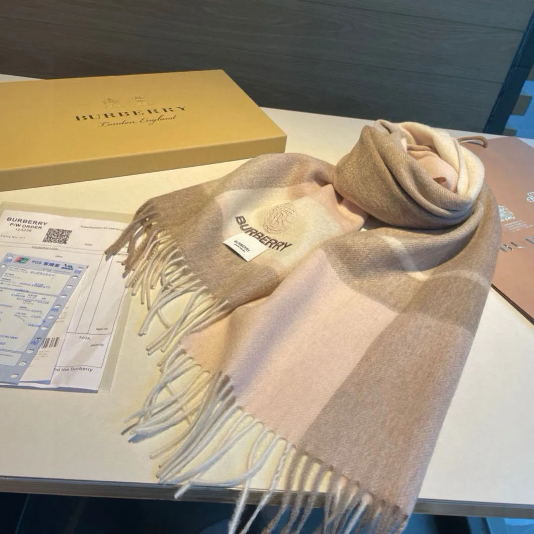 Шарфы Burberry 18449886