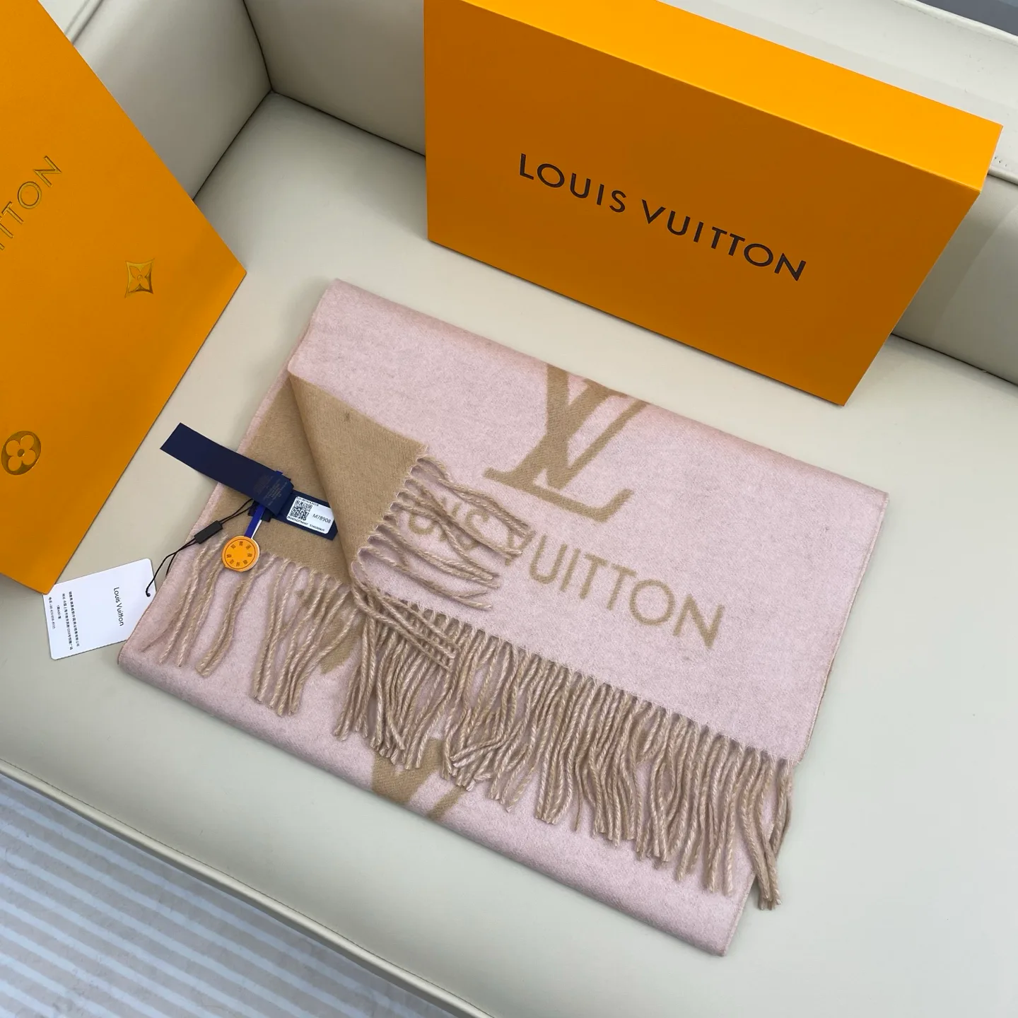 Шарфы Louis Vuitton 18105572