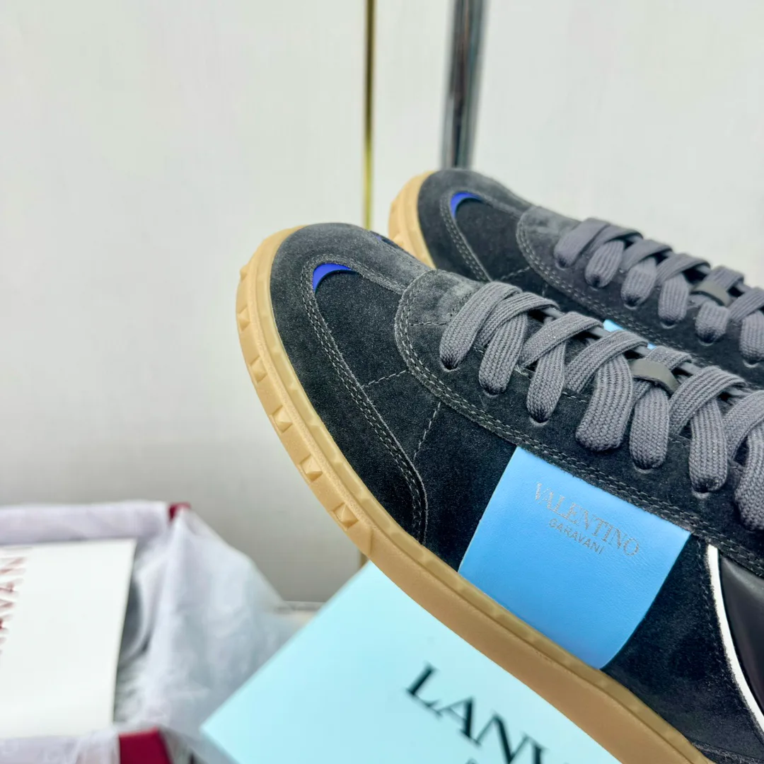 Кроссовки Женские Valentino 17904310