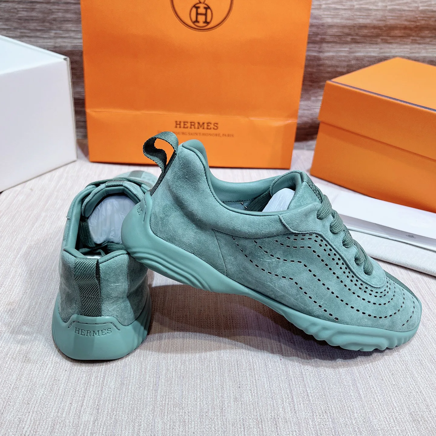 Кроссовки Женские Hermes 17749566