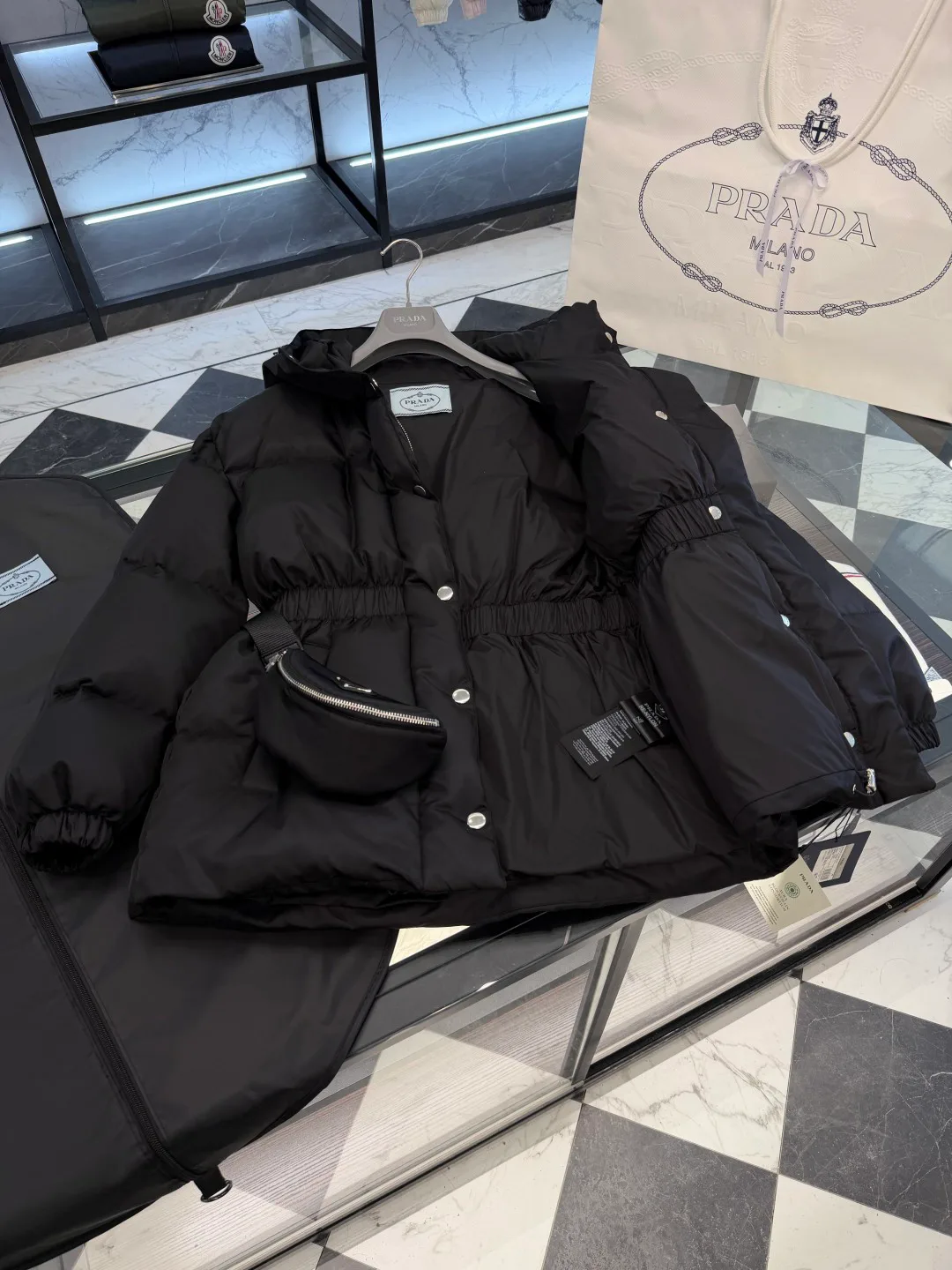 Куртки И Пуховики Женские Prada 17912486