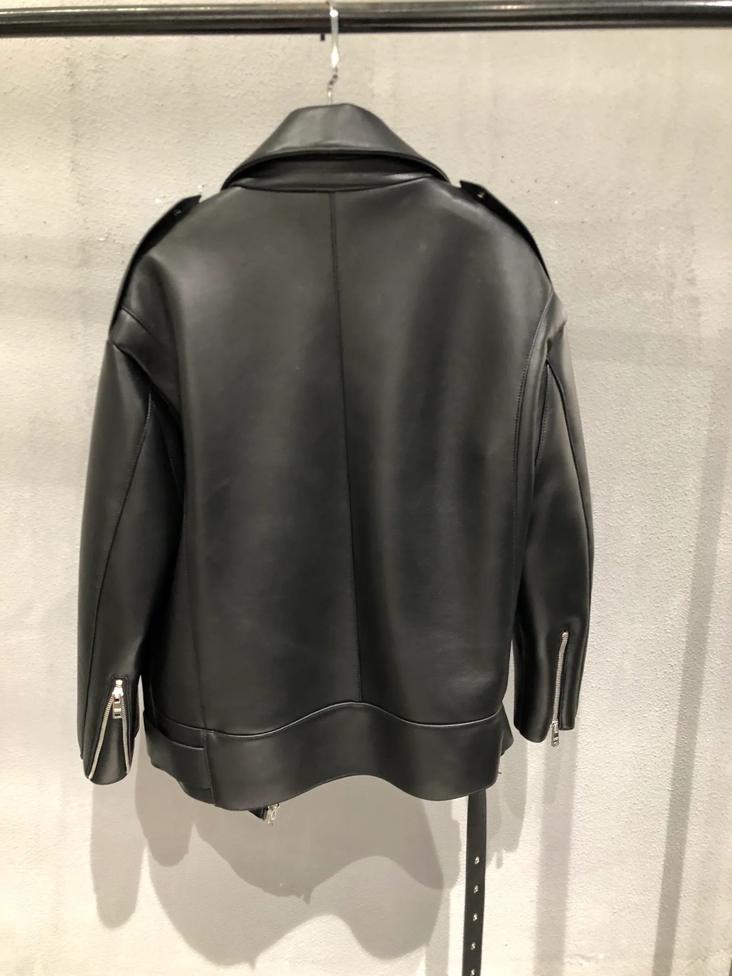 Кожаные Куртки И Дублёнки Женские Prada 18090499