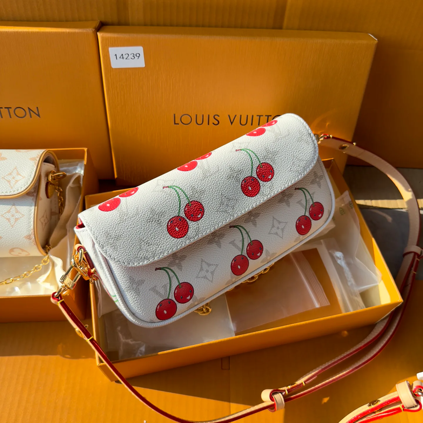 Клатчи Женские Louis Vuitton 11508445