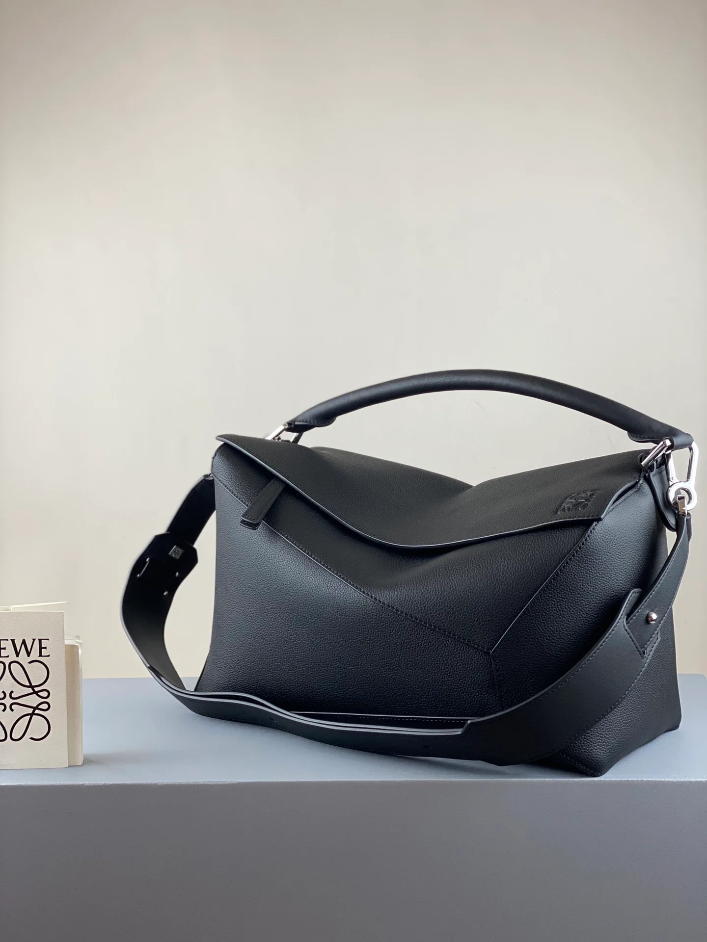 Классические Сумки Женские Loewe 18177572