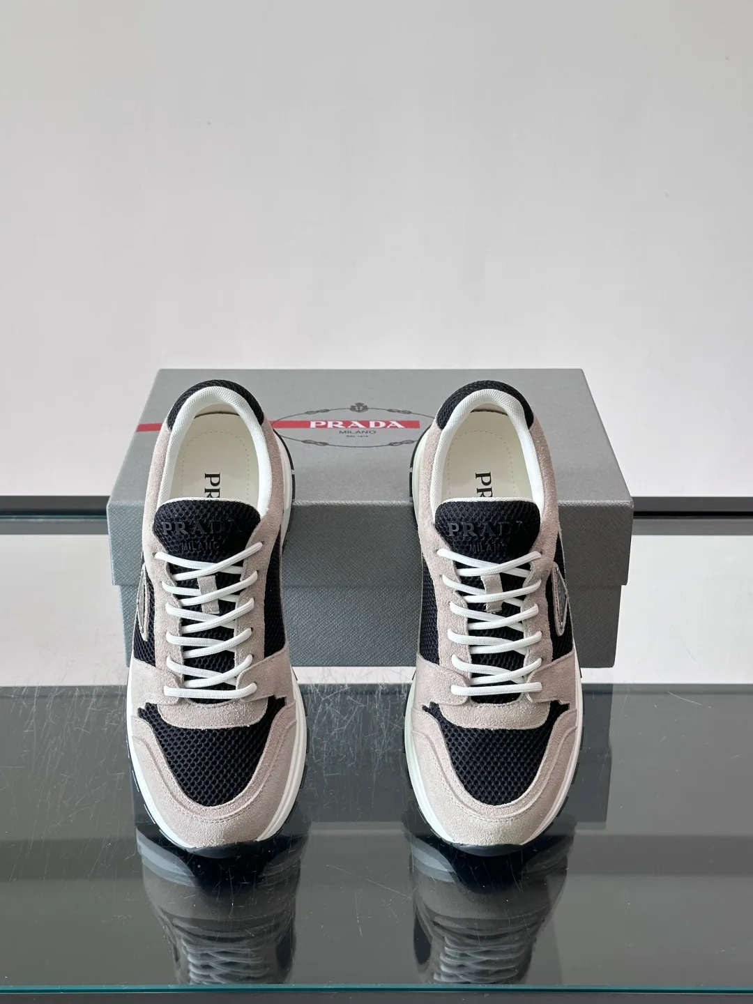 Кроссовки Женские Prada 18102647