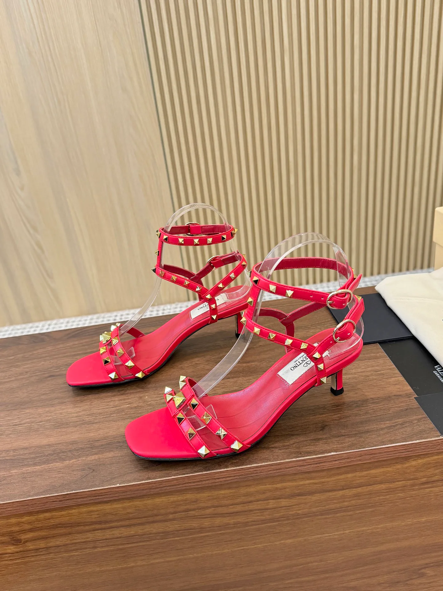 Босоножки Женские Valentino 17411470