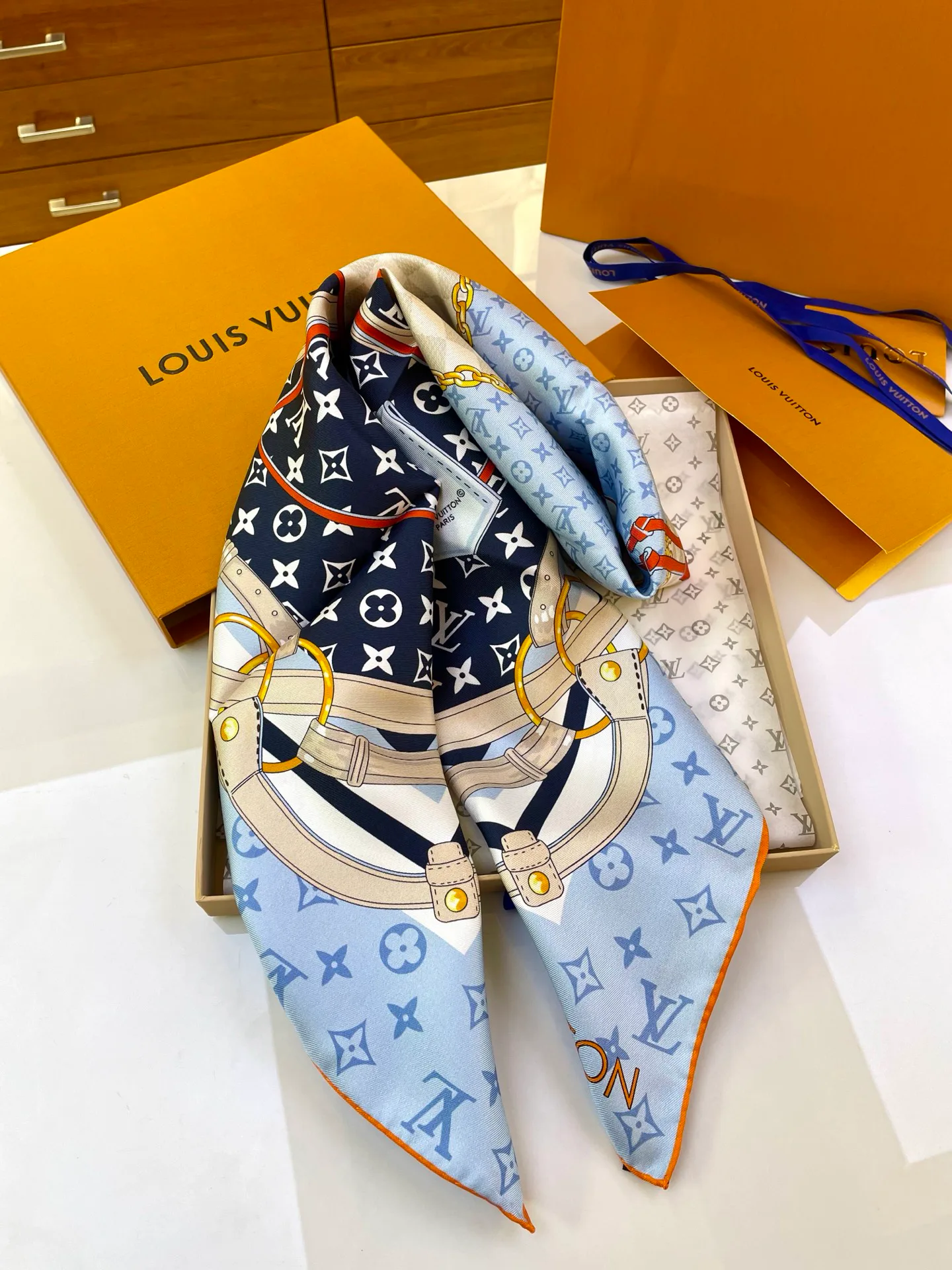 Платки Louis Vuitton 1981405